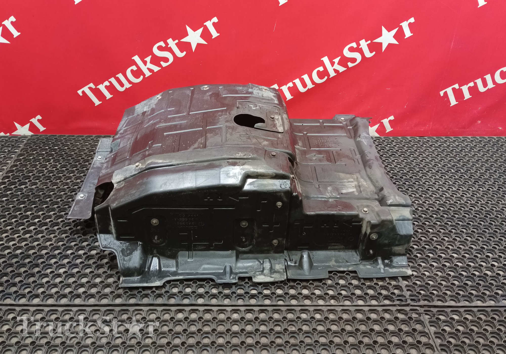 2560440 Защита двигателя в сборе 2019г для Scania 6-series R (с 2016)