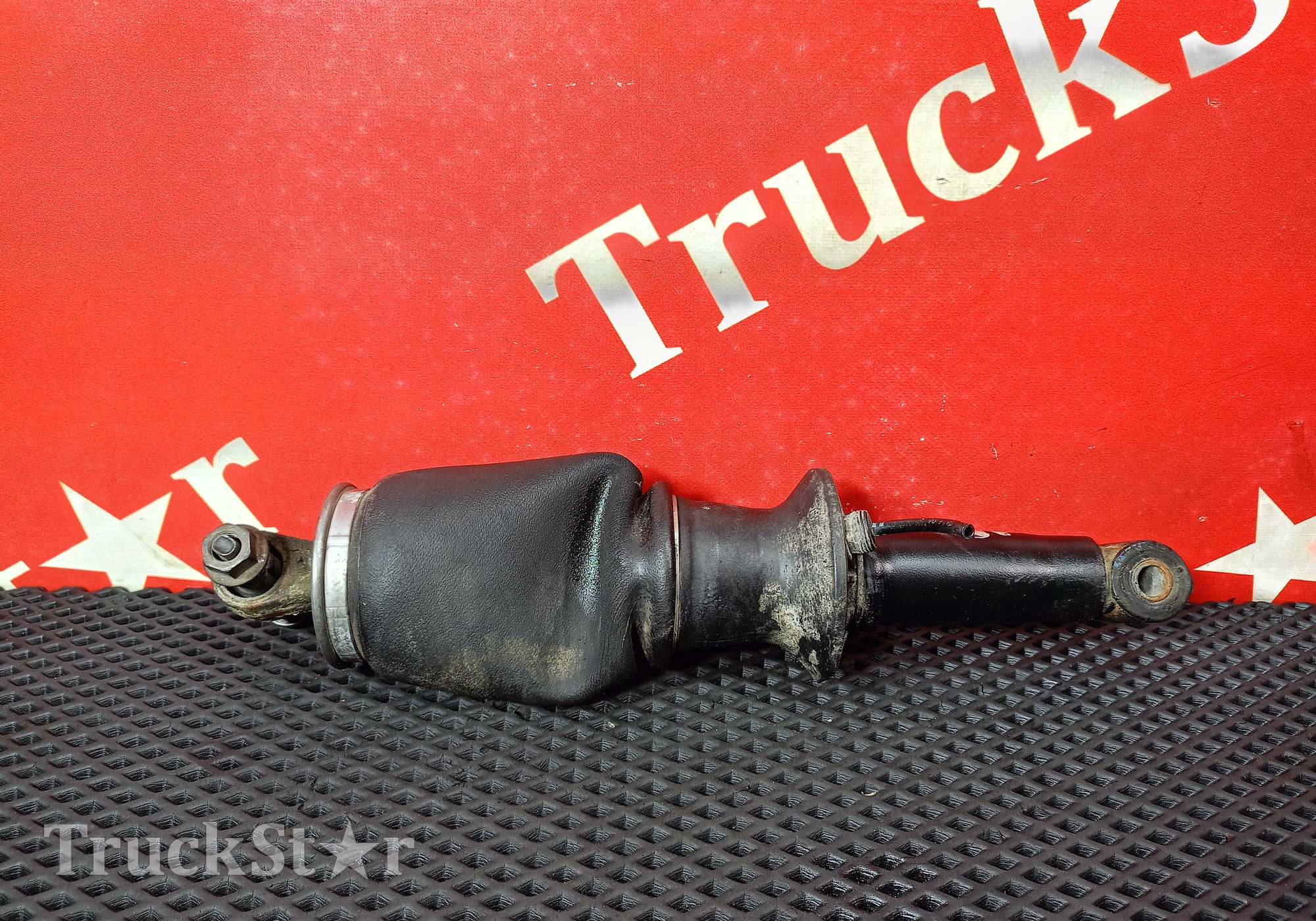 7421821030 Подушка кабины задняя для Volvo FM