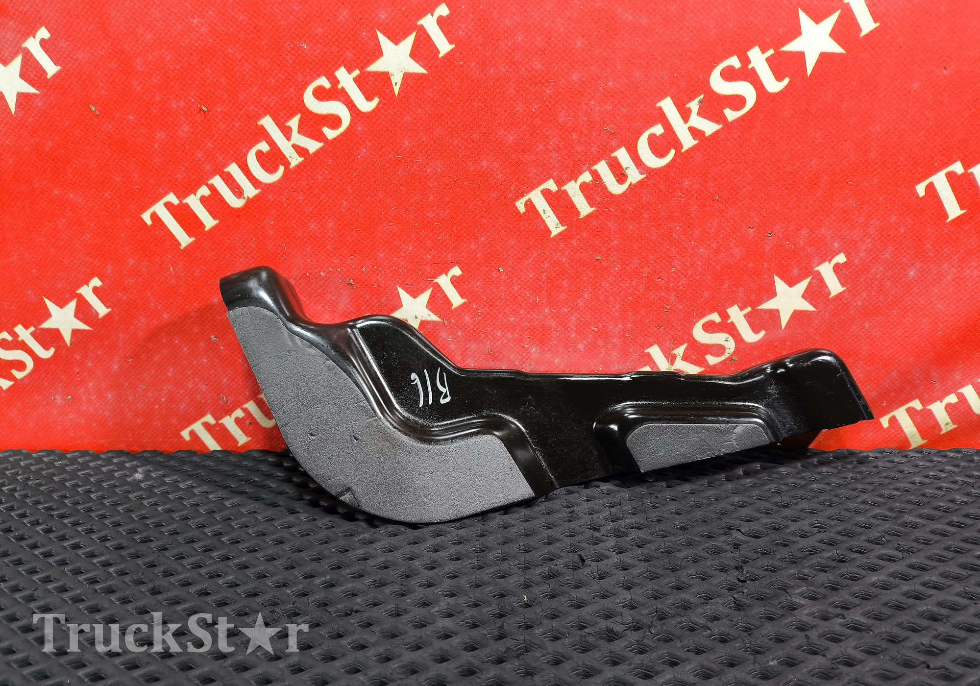 7482536905 Кронштейн двери левой 2016г. для Renault T (с 2013)