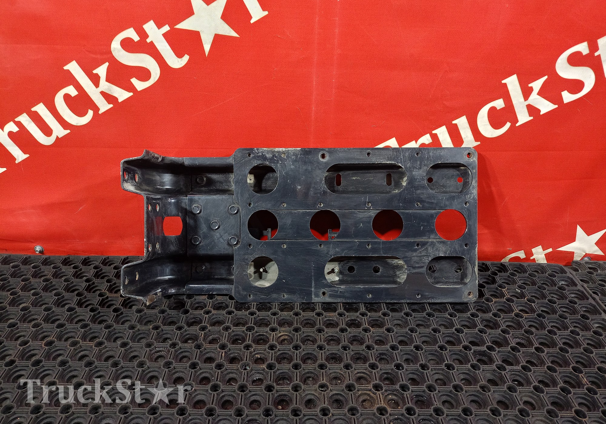 81612435449 Кронштейн крыла переднего для Man F2000