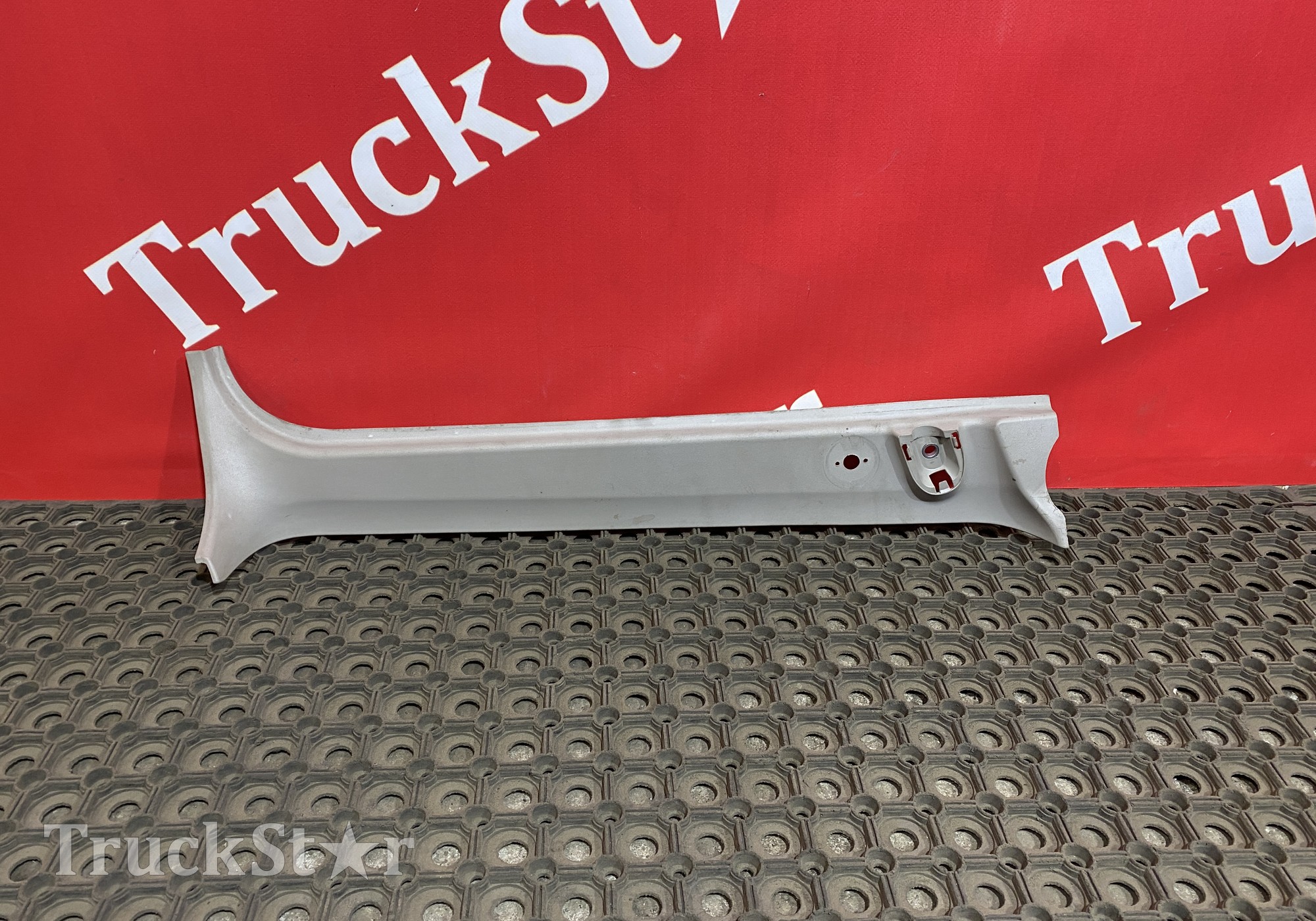 1844061 Накладка стойки правой 2018г. для Daf XF105