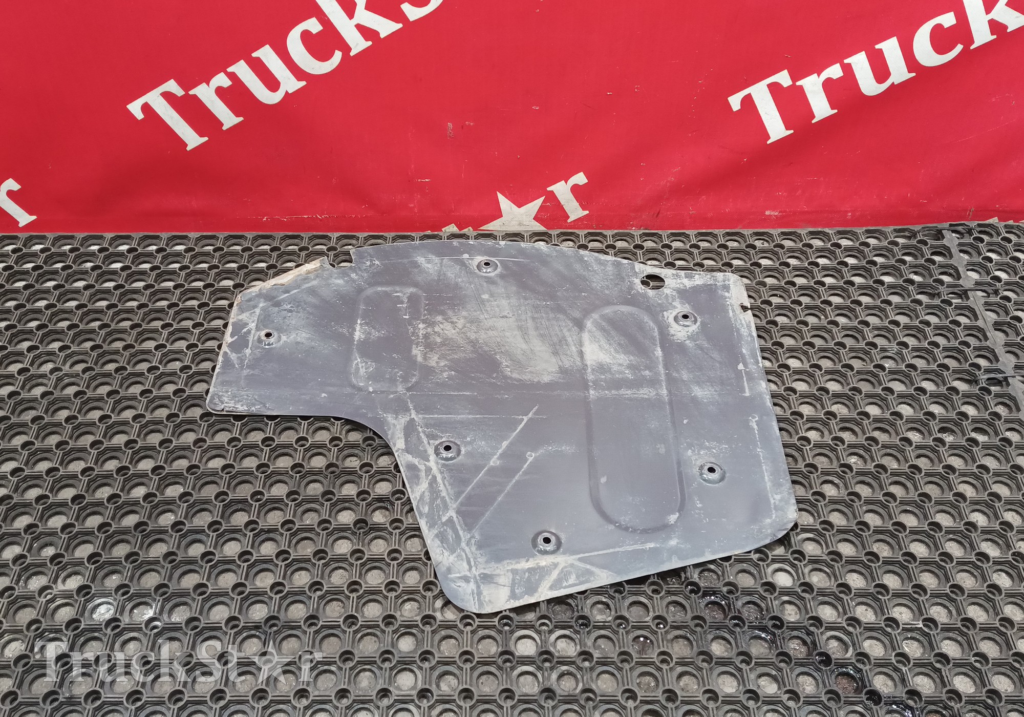 21671842 Экран тепловой бака AdBlue 2018г для Volvo