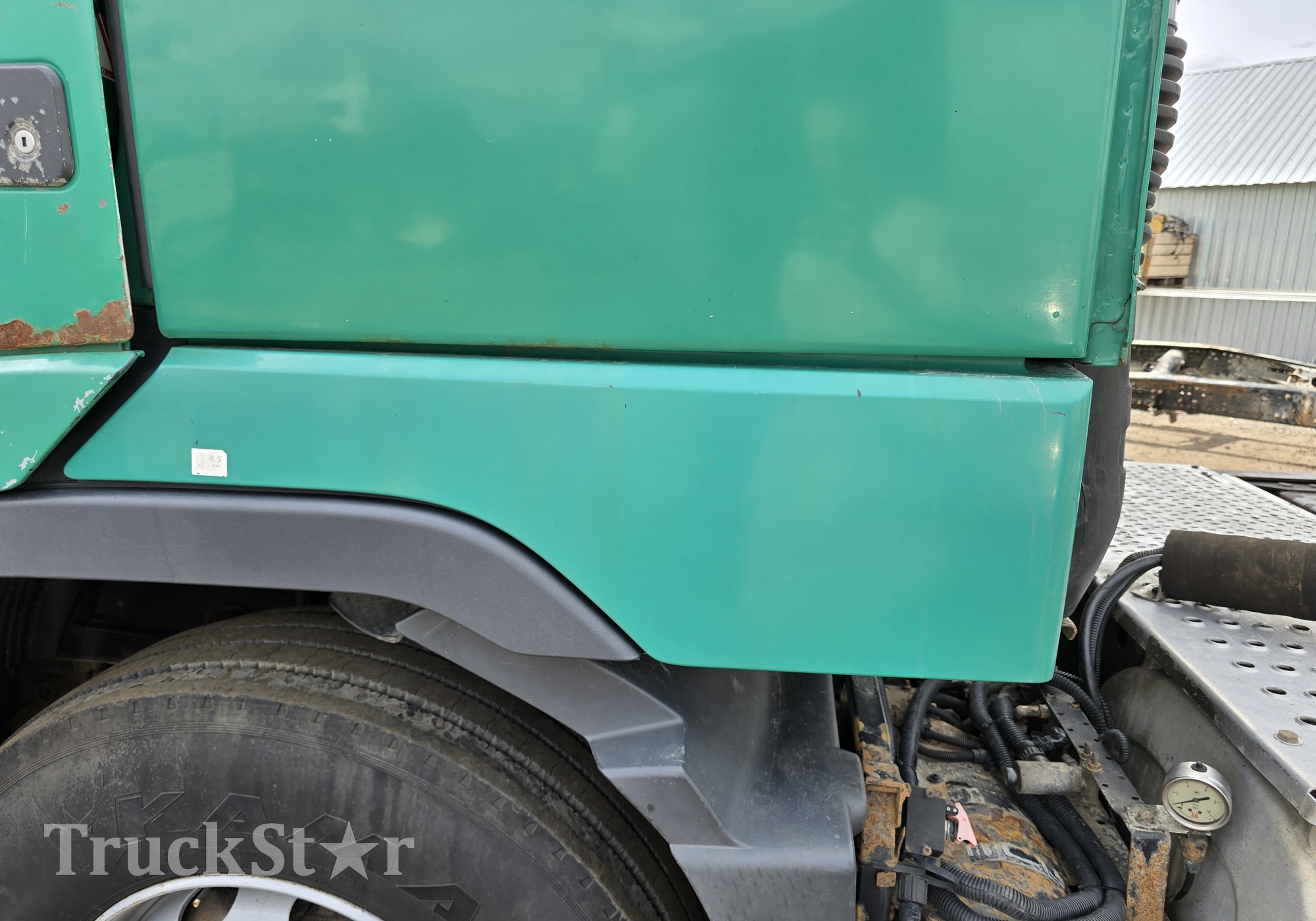3175929 Продолжение крыла левого для Volvo FH
