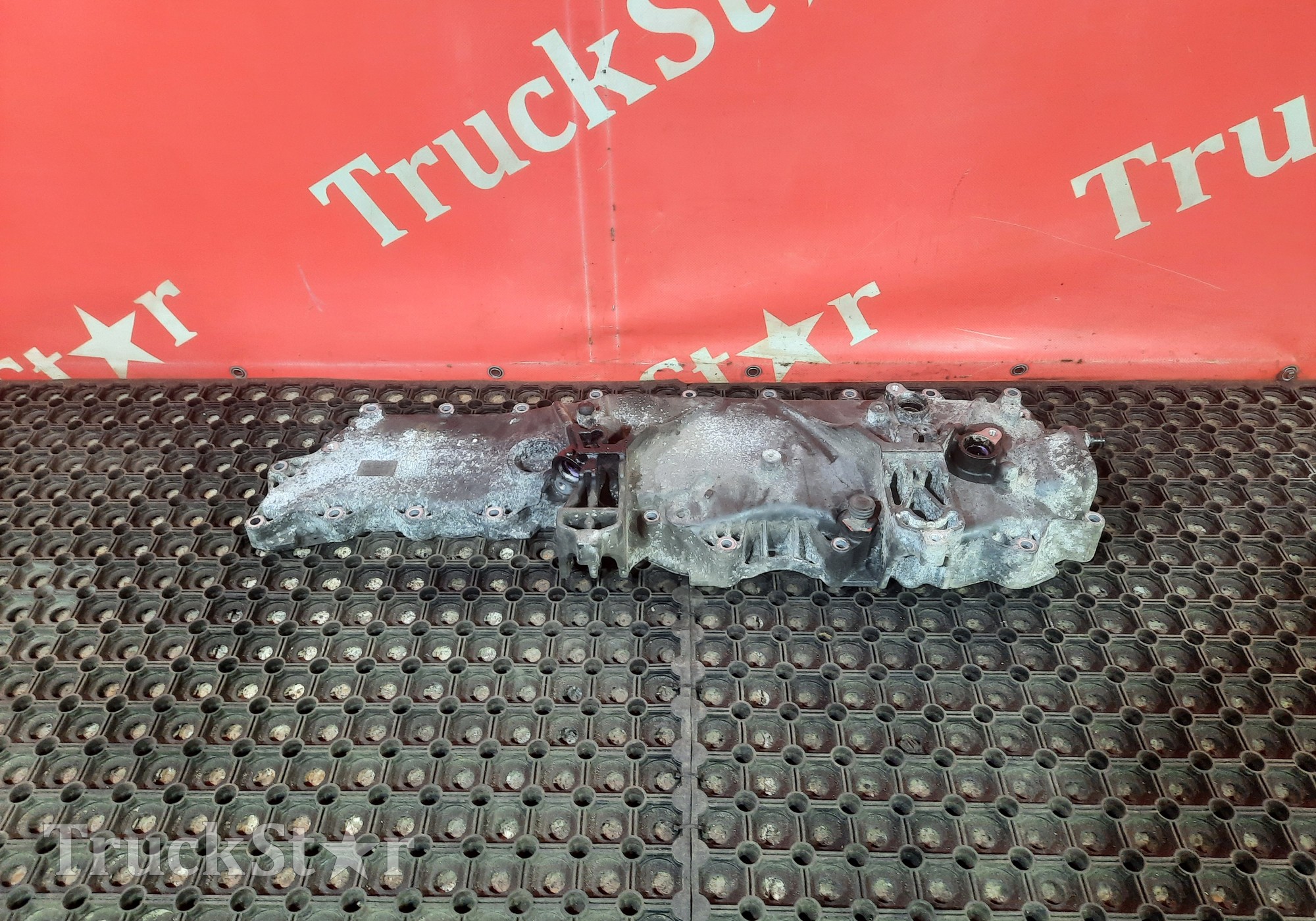 21905815 Крышка масляного радиатора для Volvo FM