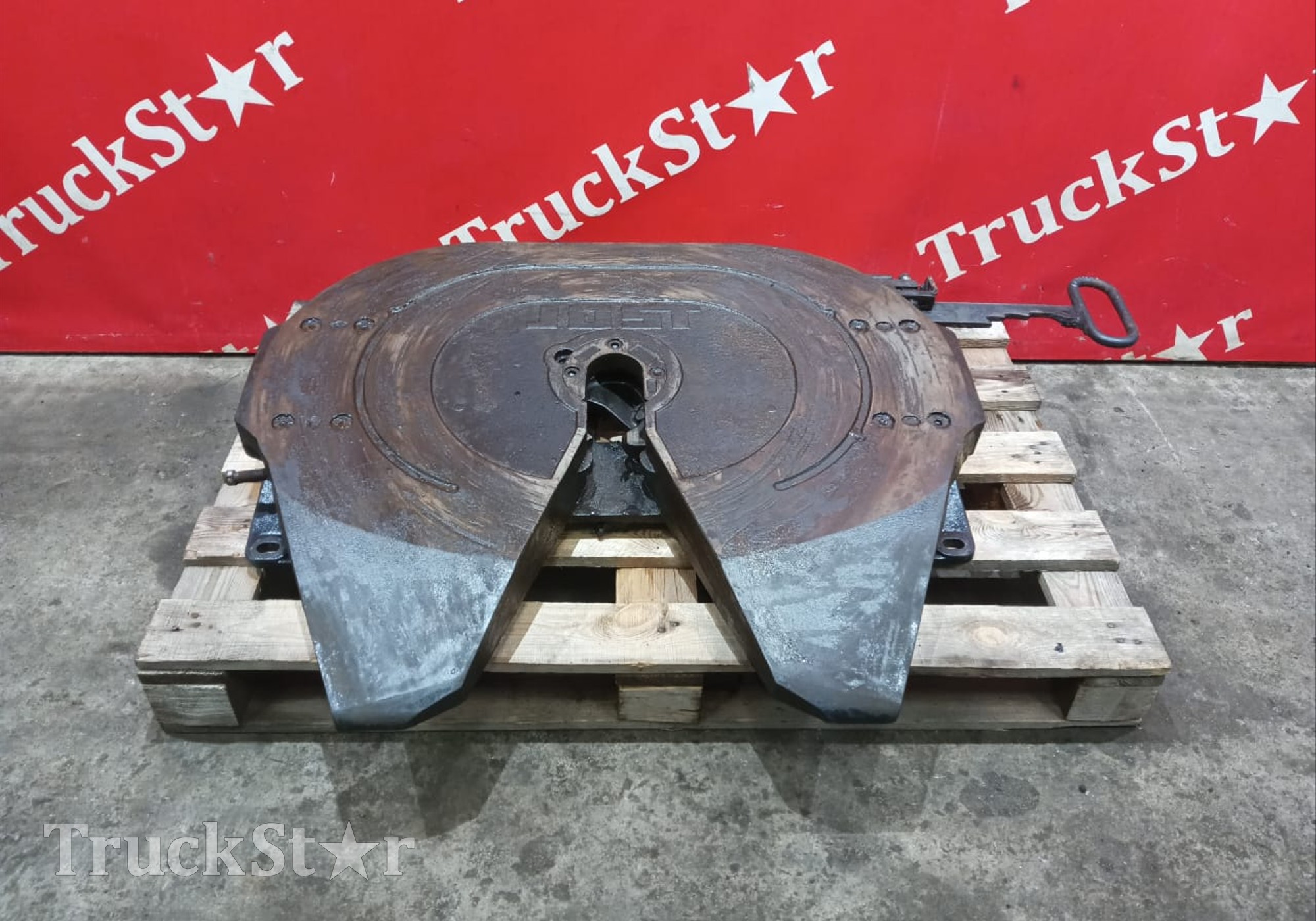 81427106302 Седло в сборе с насосом смазки JOST 150мм 2018г для Man TGS II (с 2012)