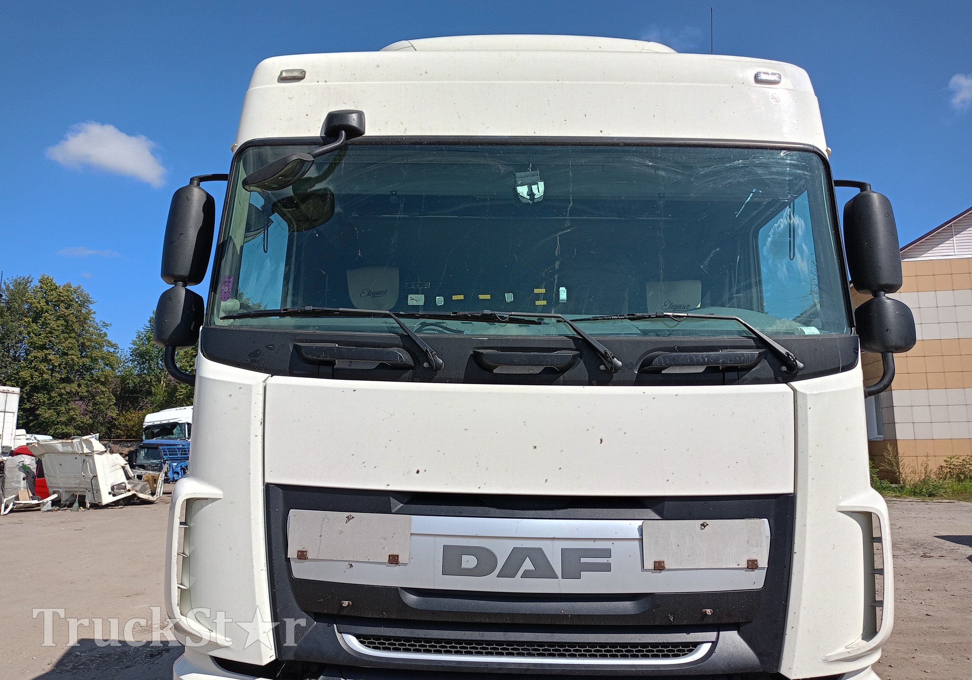 1645592 Кабина 2015г. для Daf XF106 (с 2012)