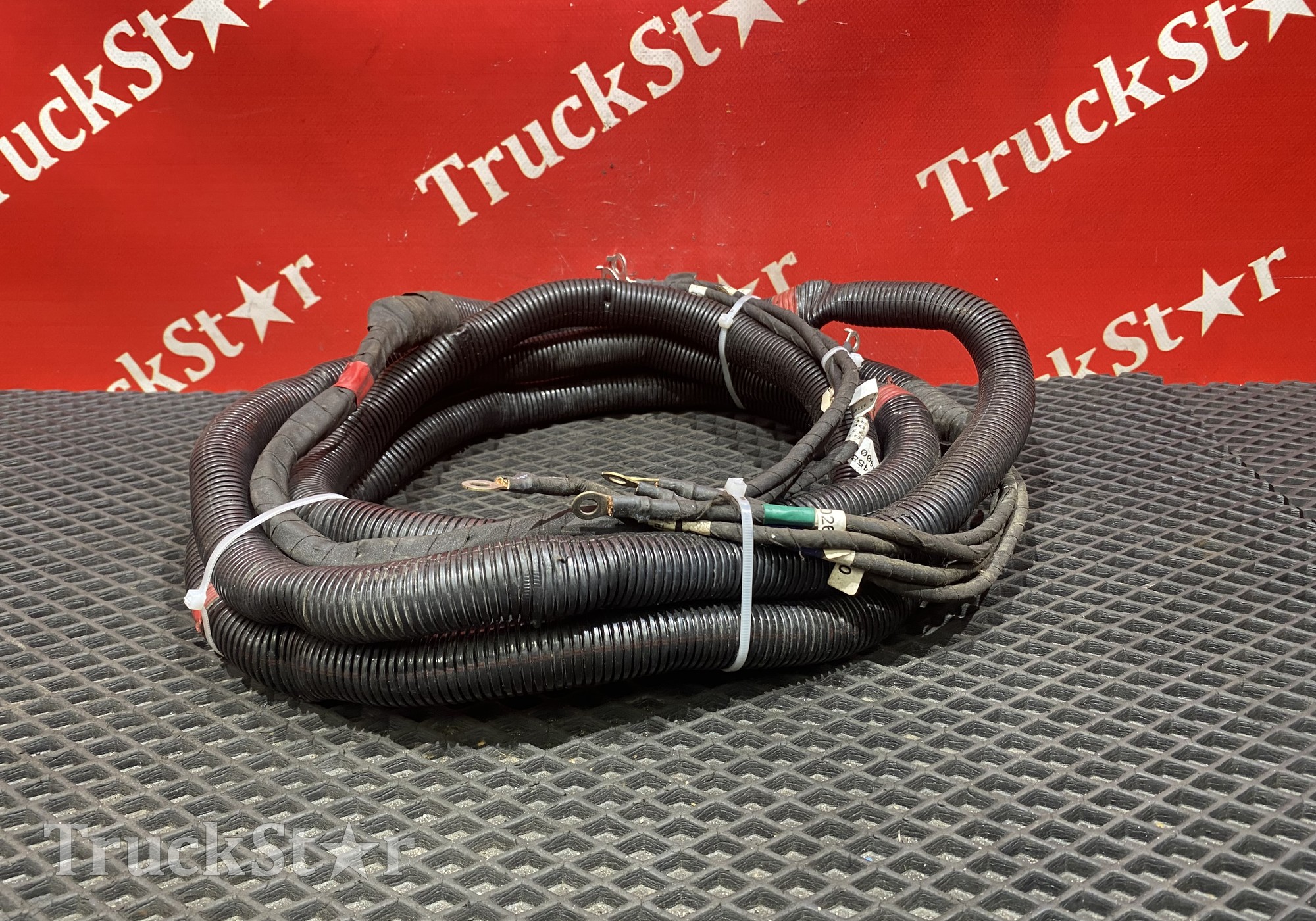 3724582HA400 Проводка питания шасси 2024г для DongFeng GX DFH4180