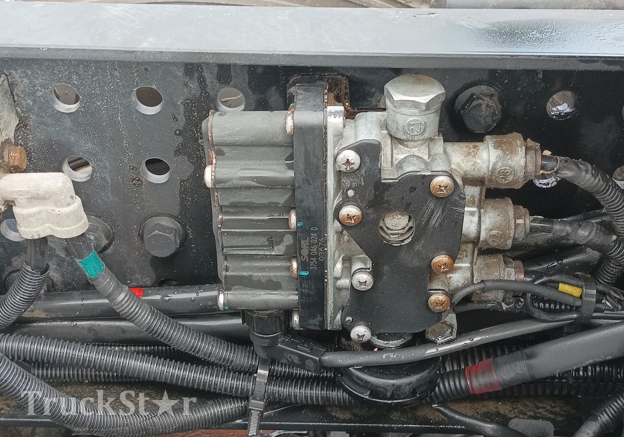 54901403001003 Кран уровня пола главный 2023г. для КАМАЗ