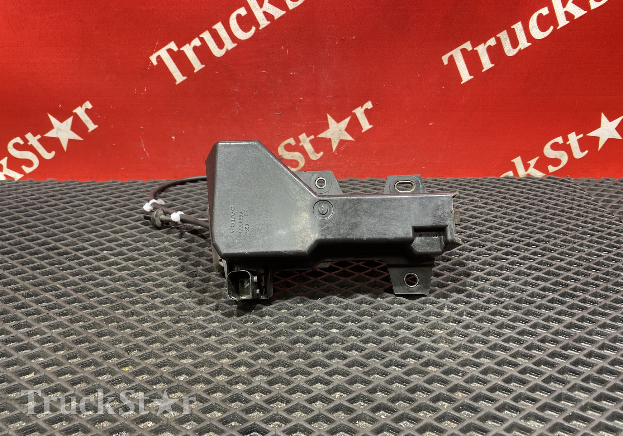 82208559 Замок капота 2019г для Volvo FH 4 (с 2012)