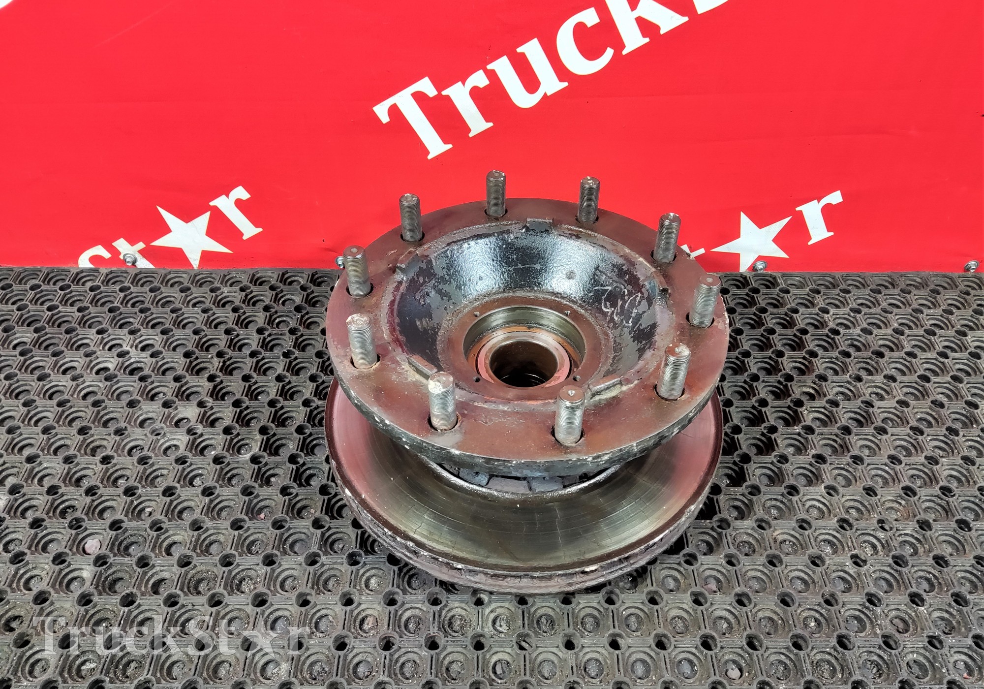 1818004 Ступица передняя для Daf