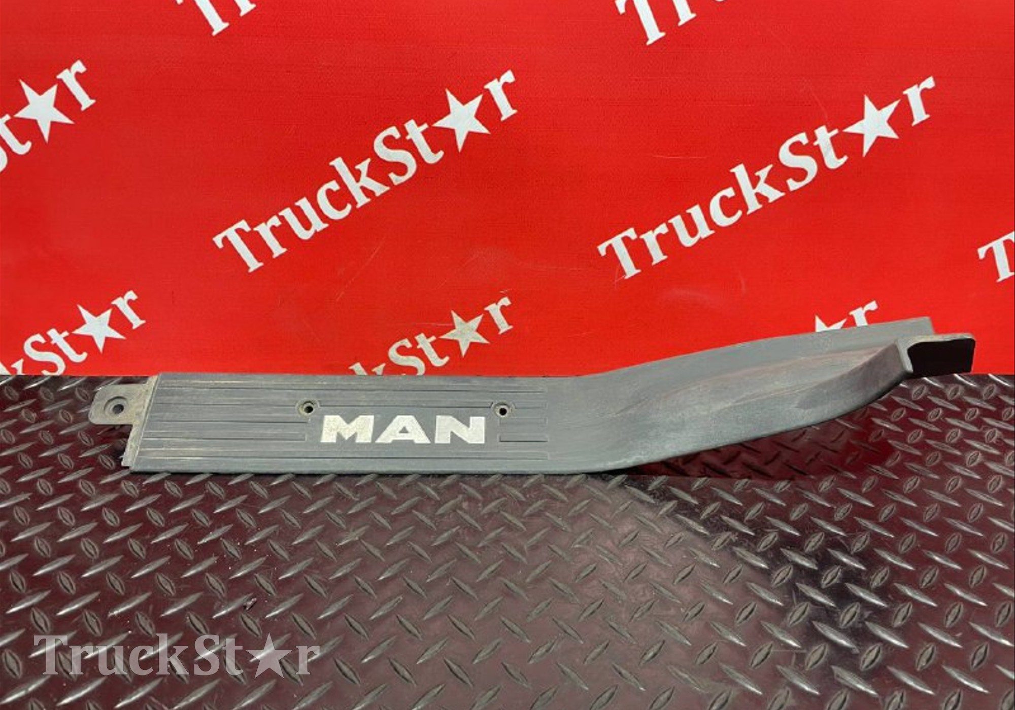 81615100396 Накладка порога правая для Man TGA