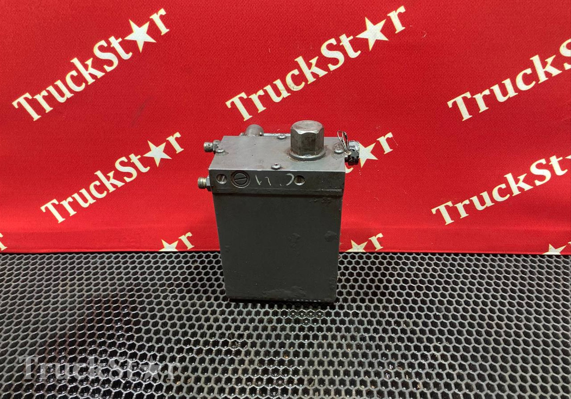 811W417236008 Насос подъёма кабины 2023г для Sinotruk Sitrak C7H