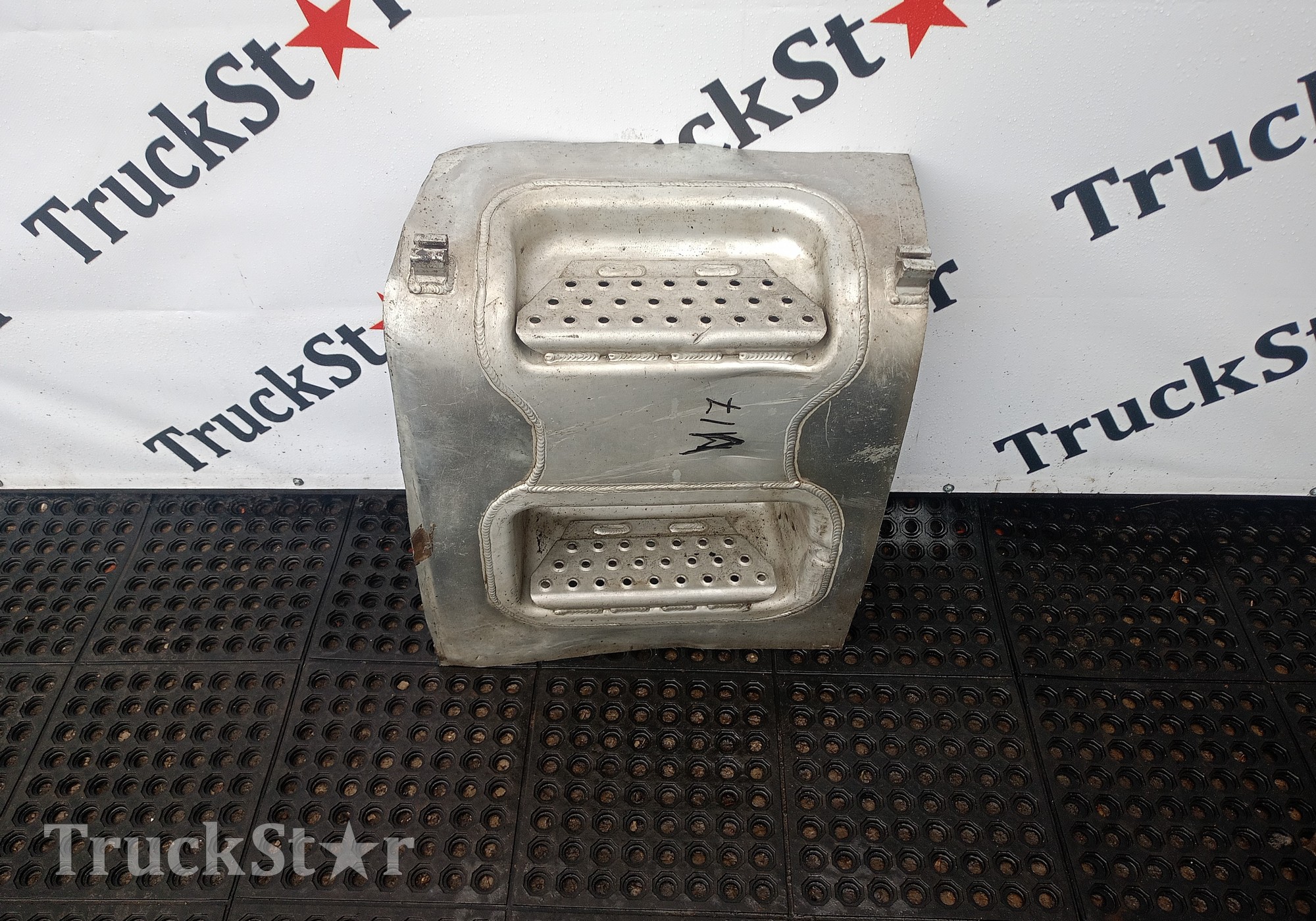 21442020 Подножка топливного бака 2019 г. для Volvo