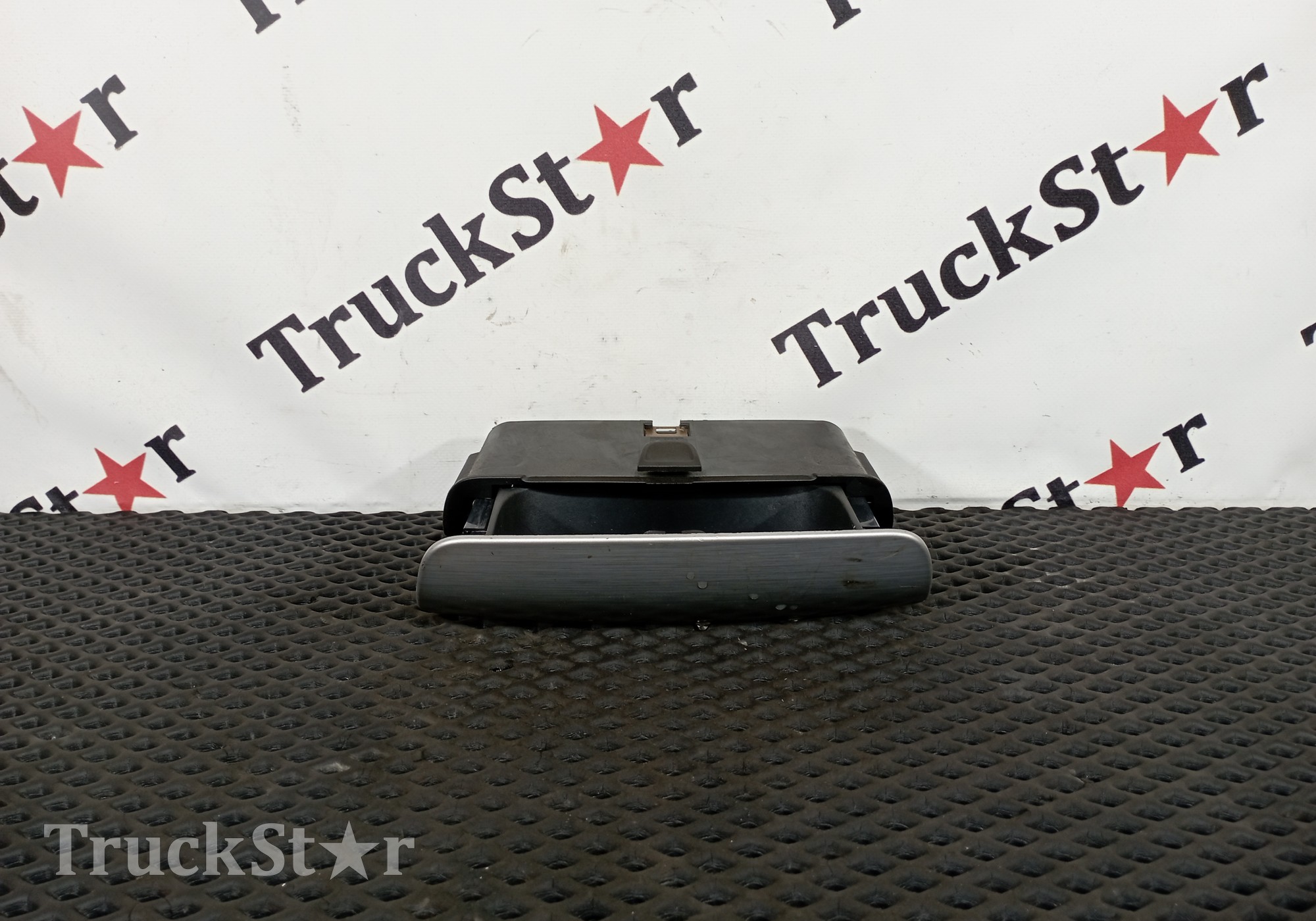 1869003 Пепельница 2018г. для Daf XF106 (с 2012)