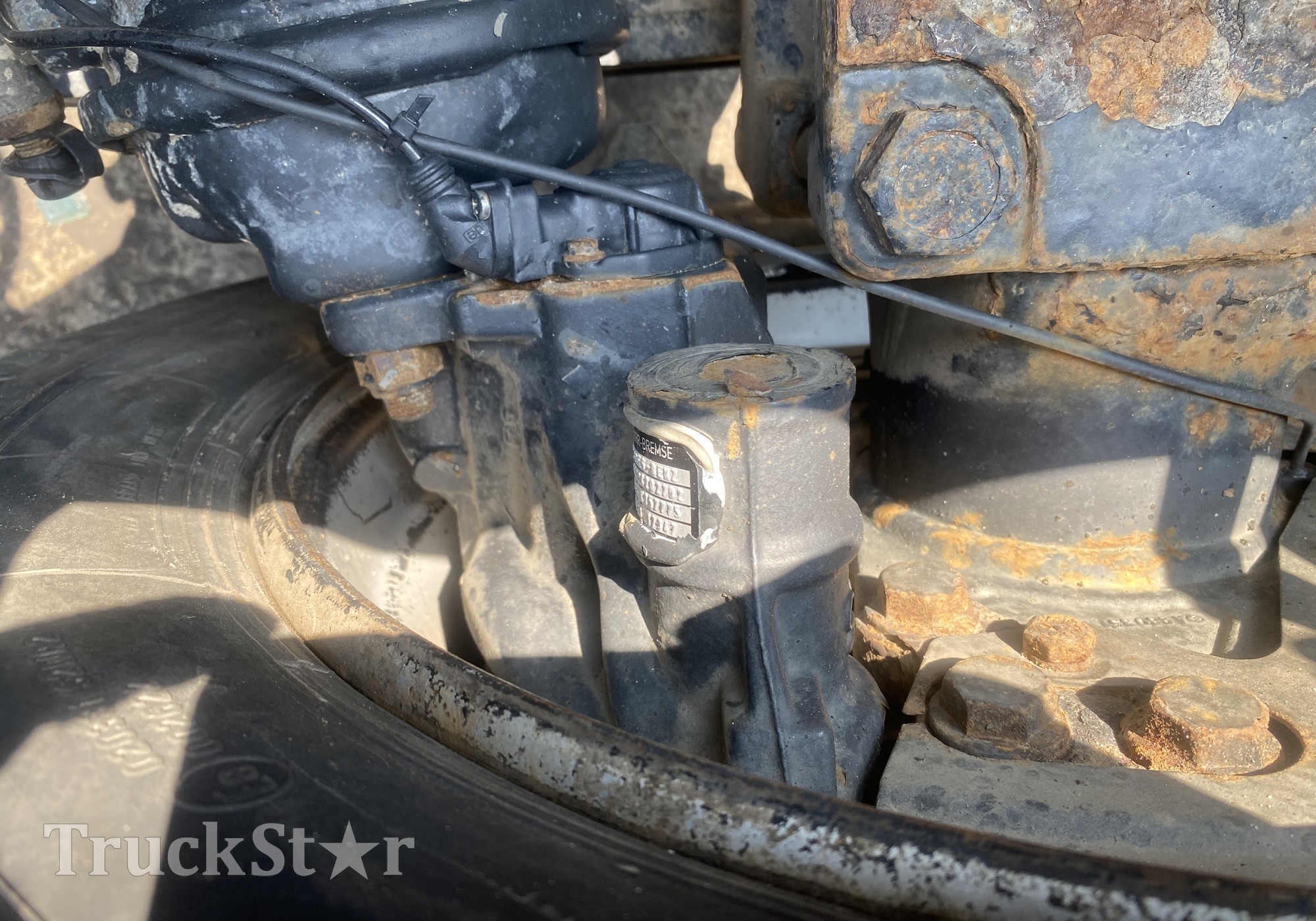 0004202702 Суппорт зaдний левый 2018г для Daf XF105