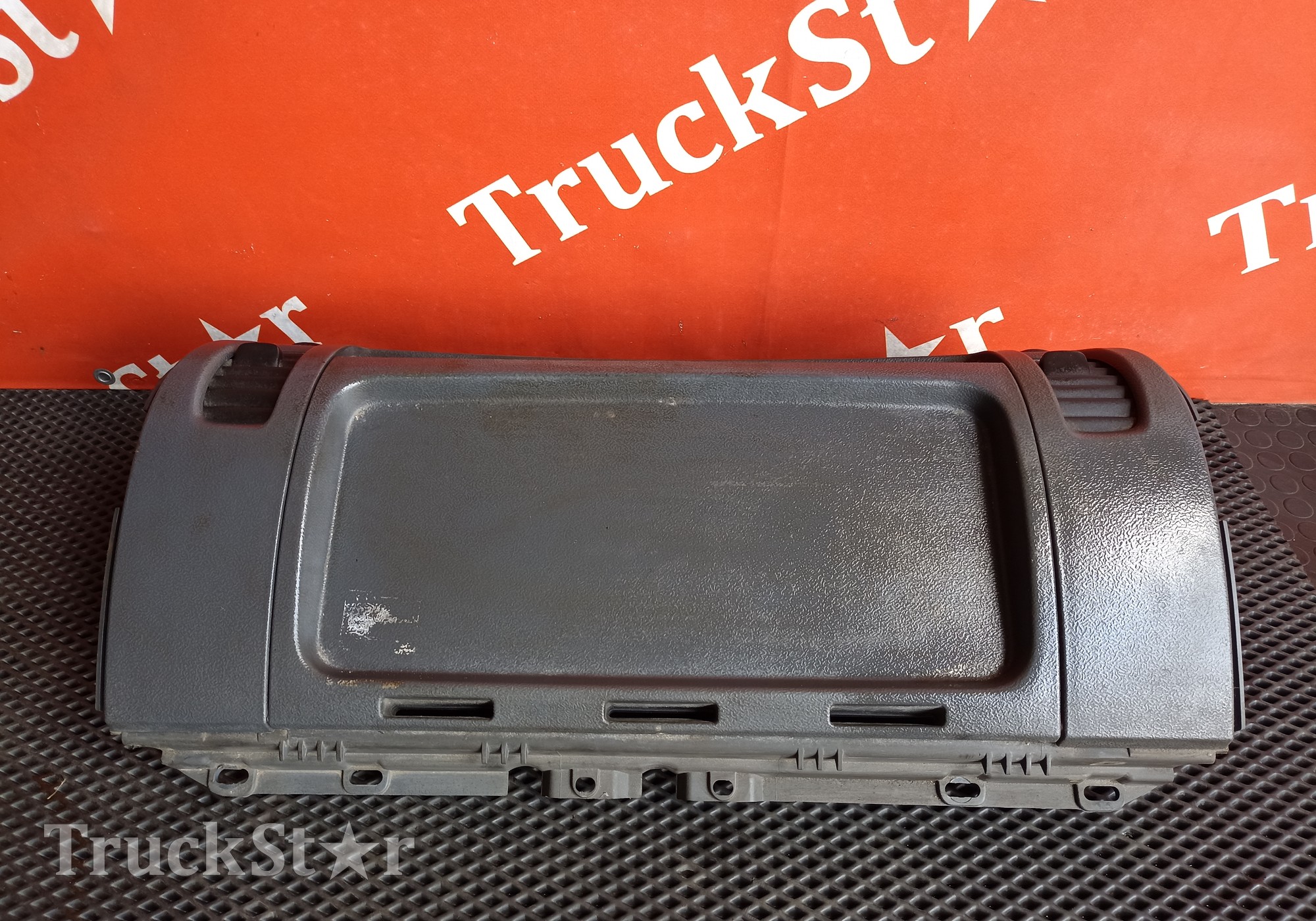 1881802 Накладка торпедо для Scania 5-series T (с 2004 по 2016)