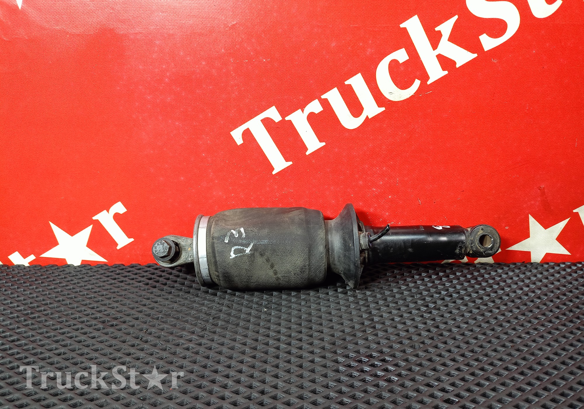 7421821030 Подушка кабины задняя для Volvo FM
