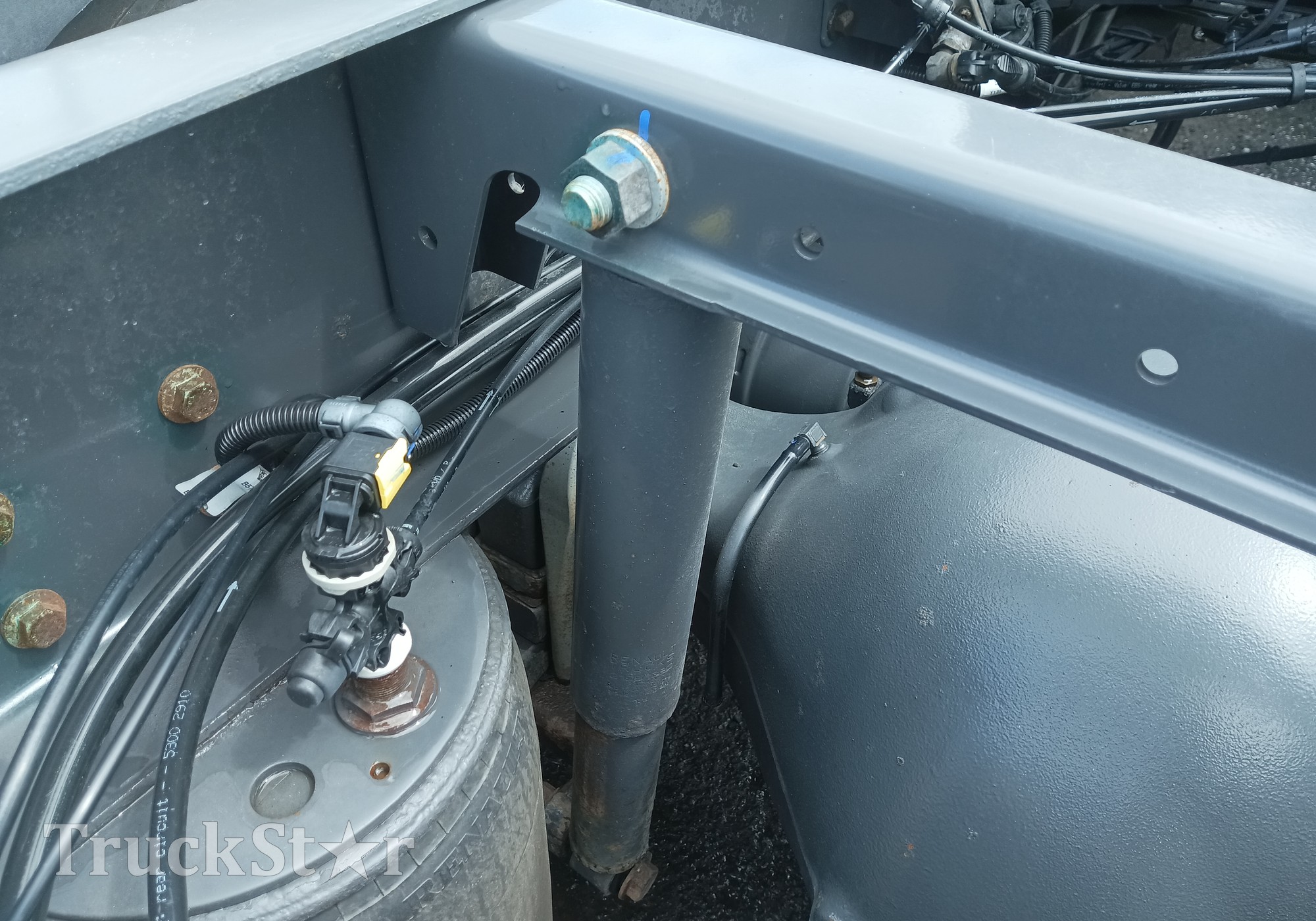 7421251382 Амортизатор задний 2016г для Renault T