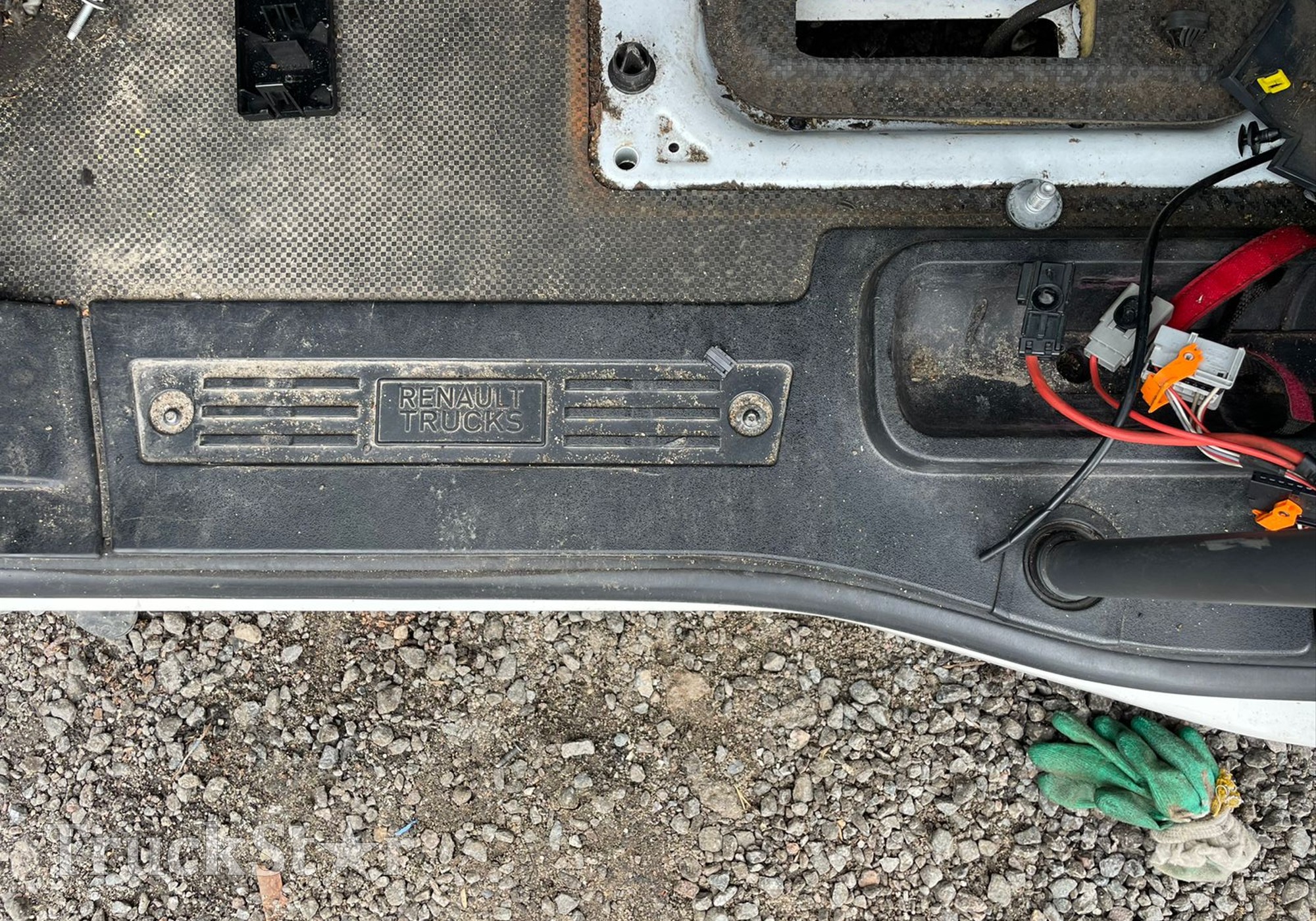 7482504960 Накладка порога левого для Renault T (с 2013)