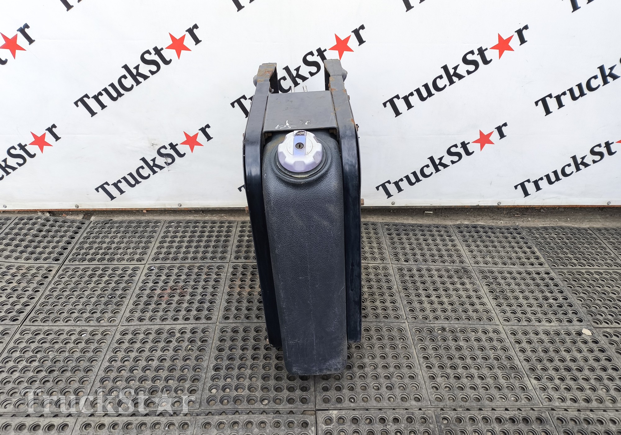 21134658 Бак AdBlue в сборе для Volvo FH