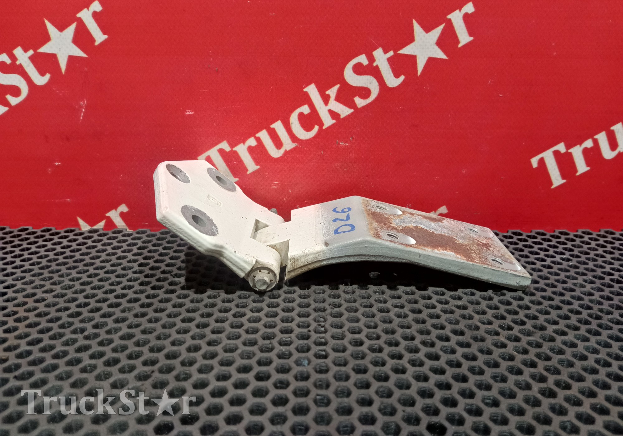1314897 Петля двери 2018г для Daf XF106