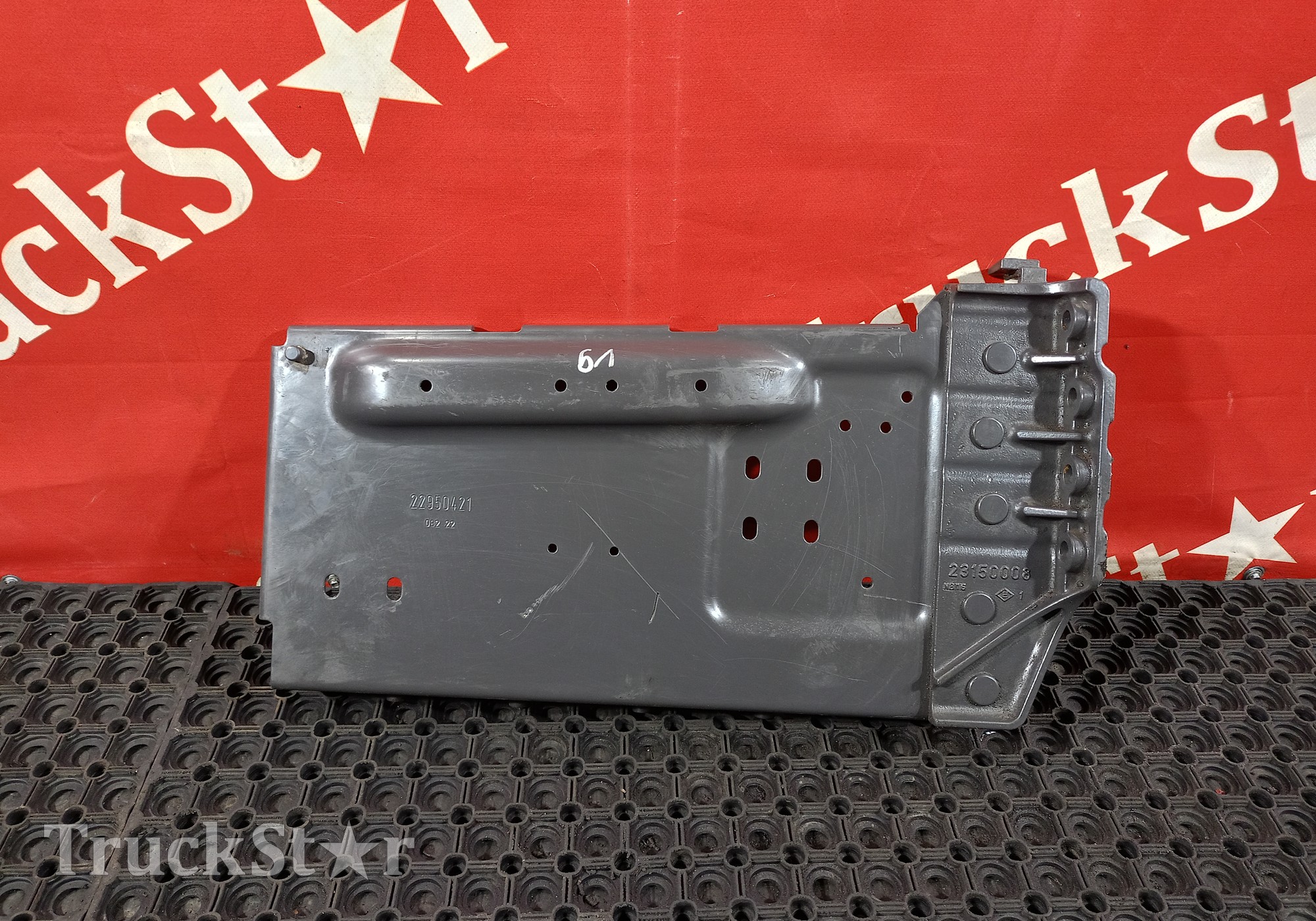 7422950421 Кронштейн ящика АКБ 2022г. для Volvo