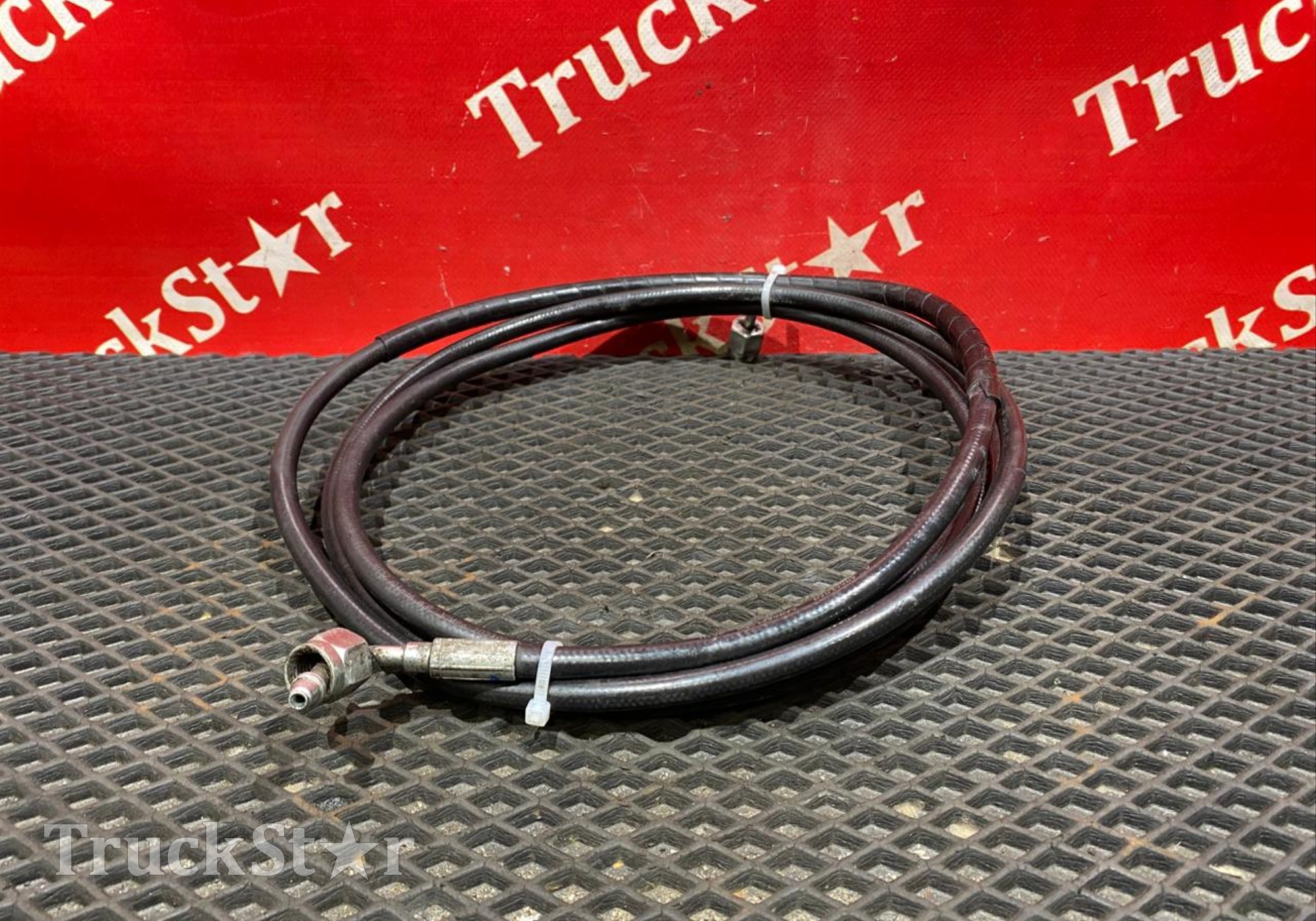 RQ84398290 Шланг подъёма кабины 2024г для DongFeng GX DFH4180