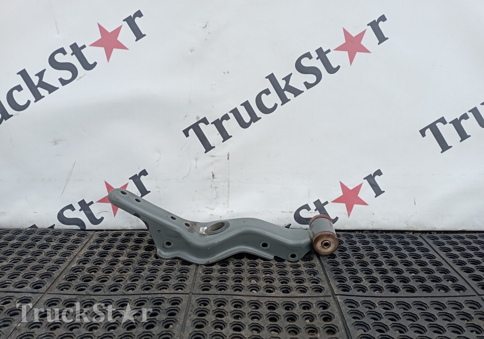 AZ16D444000078 Кронштейн замка кабины 2023г. для Sinotruk Sitrak C7H