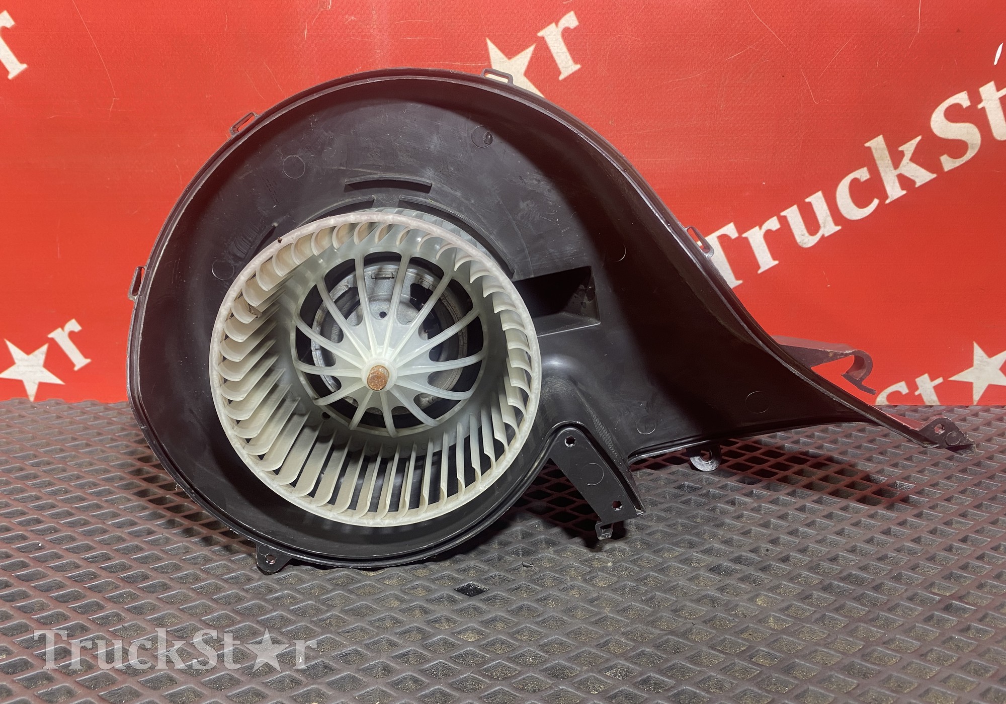 82349000 Моторчик печки для Volvo FM