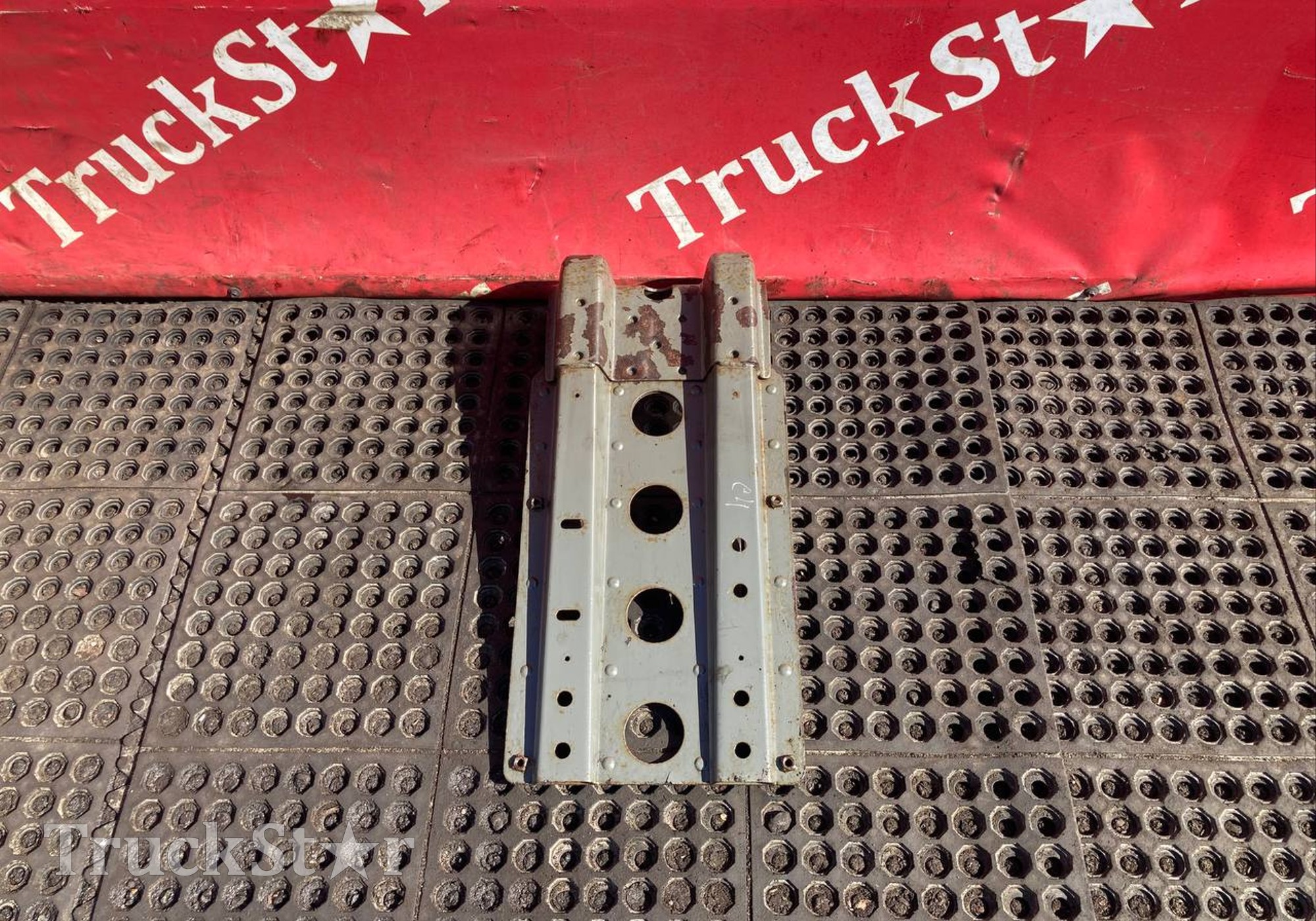 811W612435431 Кронштейн крыла переднего 2023г. для Sinotruk Sitrak C7H