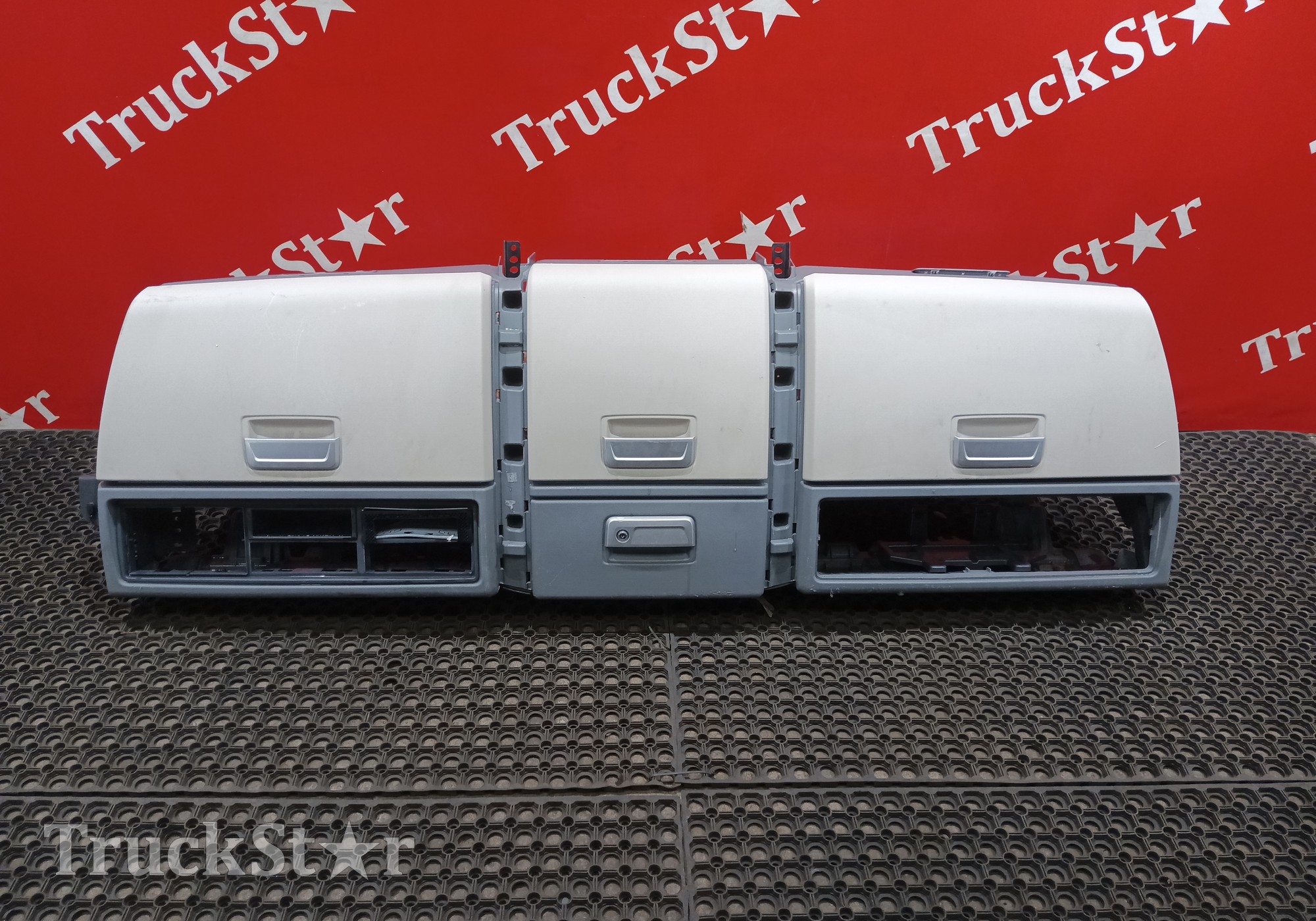 7484557958 Консоль кабины верхняя 2016г. для Renault T (с 2013)