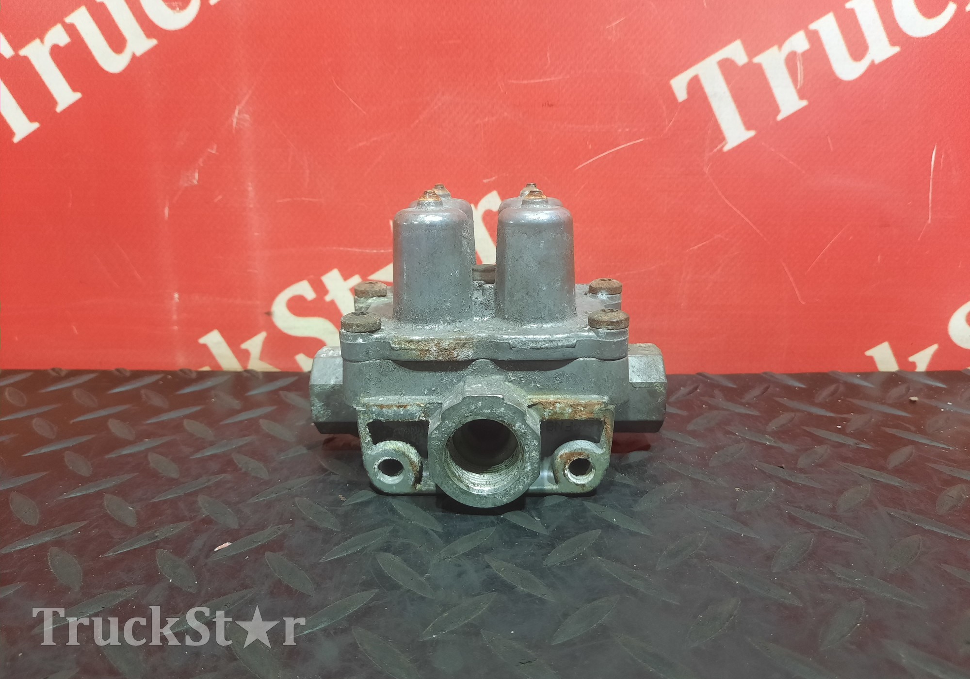 81521516098 Кран 4-х контурный для Man TGL