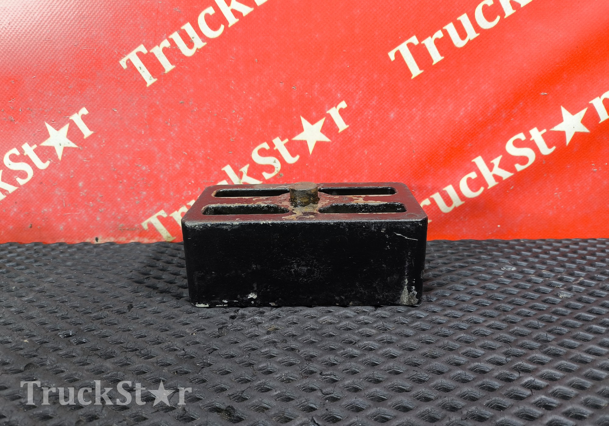 DZ9X259690037 Накладка (башмак под рессорой) рессоры 2023г. для Shacman X6000 (с 2020)