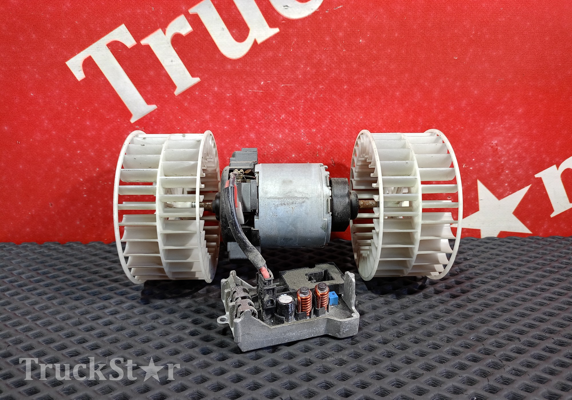 81619306098 Моторчик печки для Man TGM