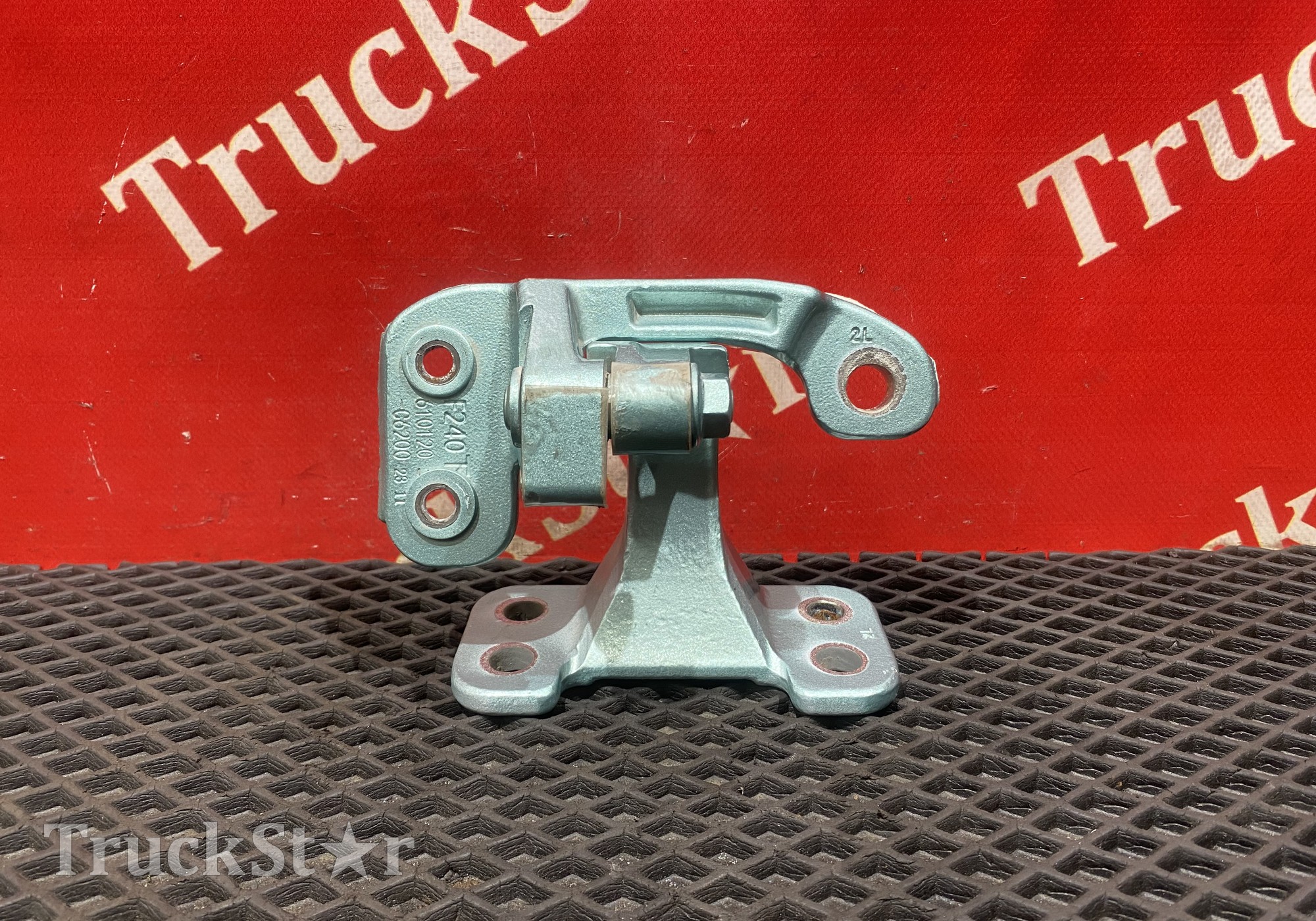 6101203C6100 Петля двери левой нижняя 2024г для DongFeng GX DFH4180