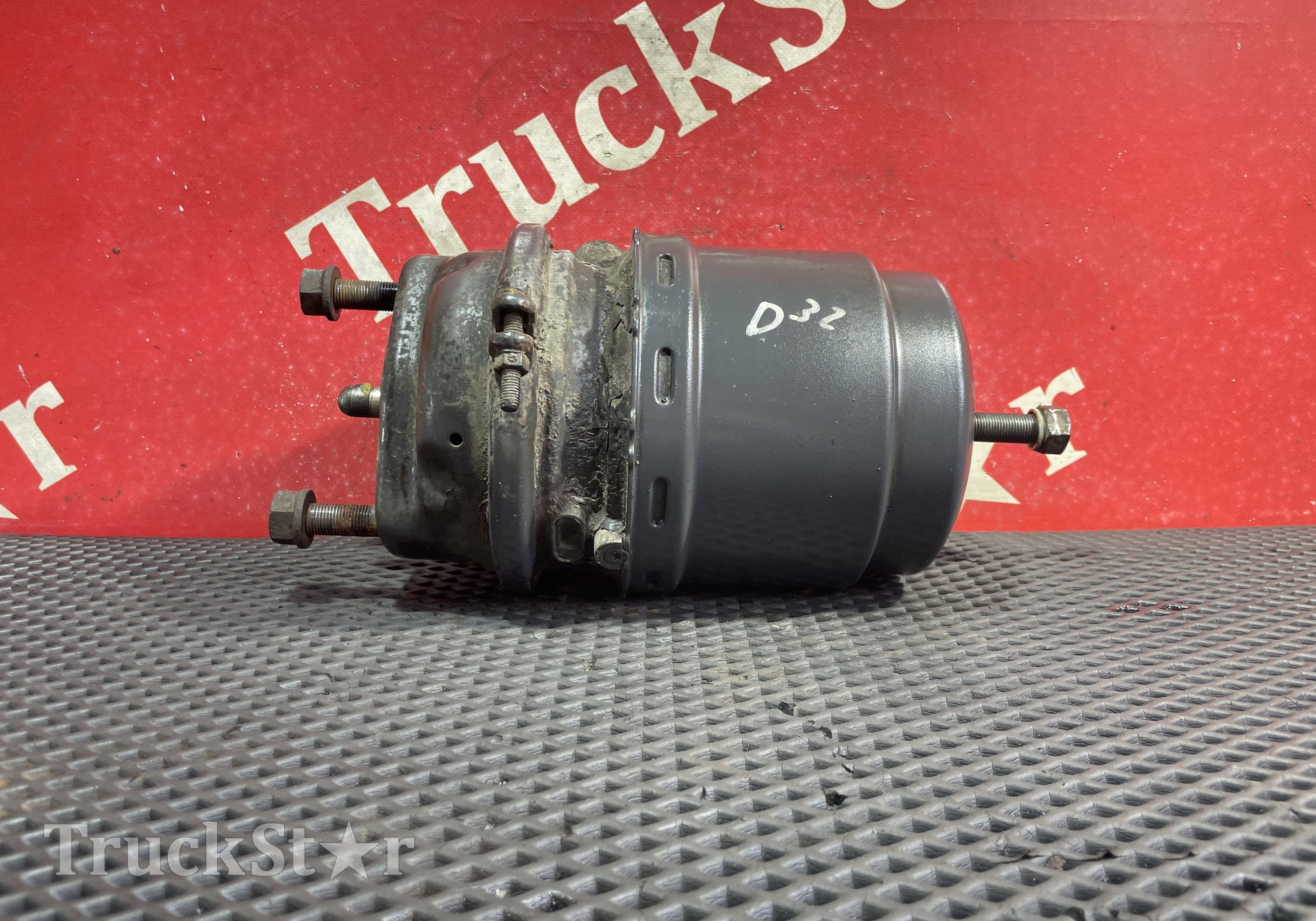 1686001 Энергоаккумулятор задний для Daf CF I (с 2000 по 2006)