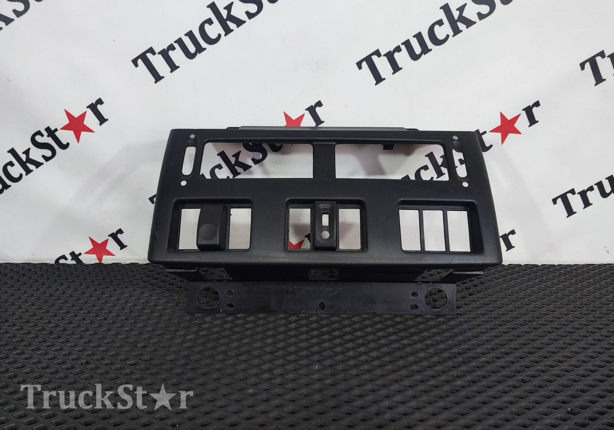 1304866 Накладка панели приборов для Daf XF95