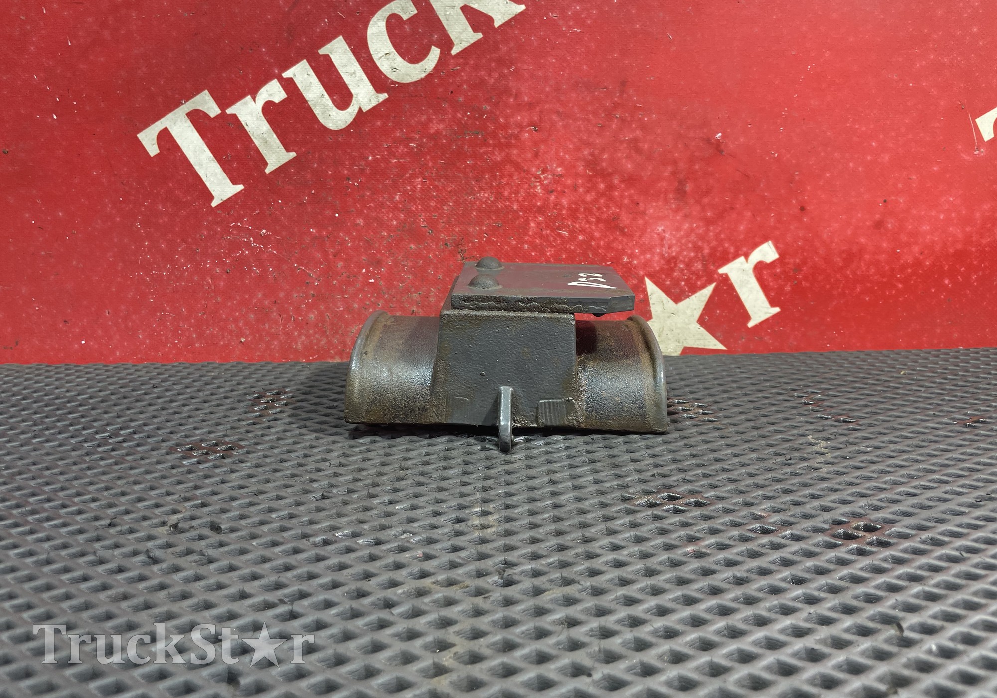 1268400 Проставка стремянки задняя правая для Daf