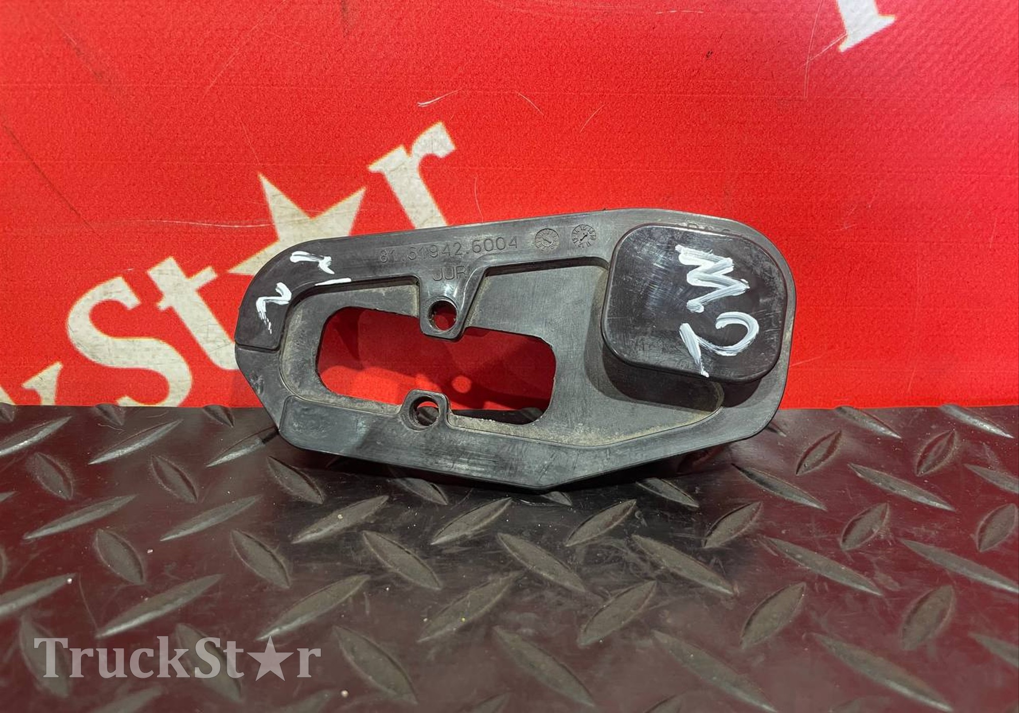 81619426004 Кронштейн трубок отопителя салона для Man