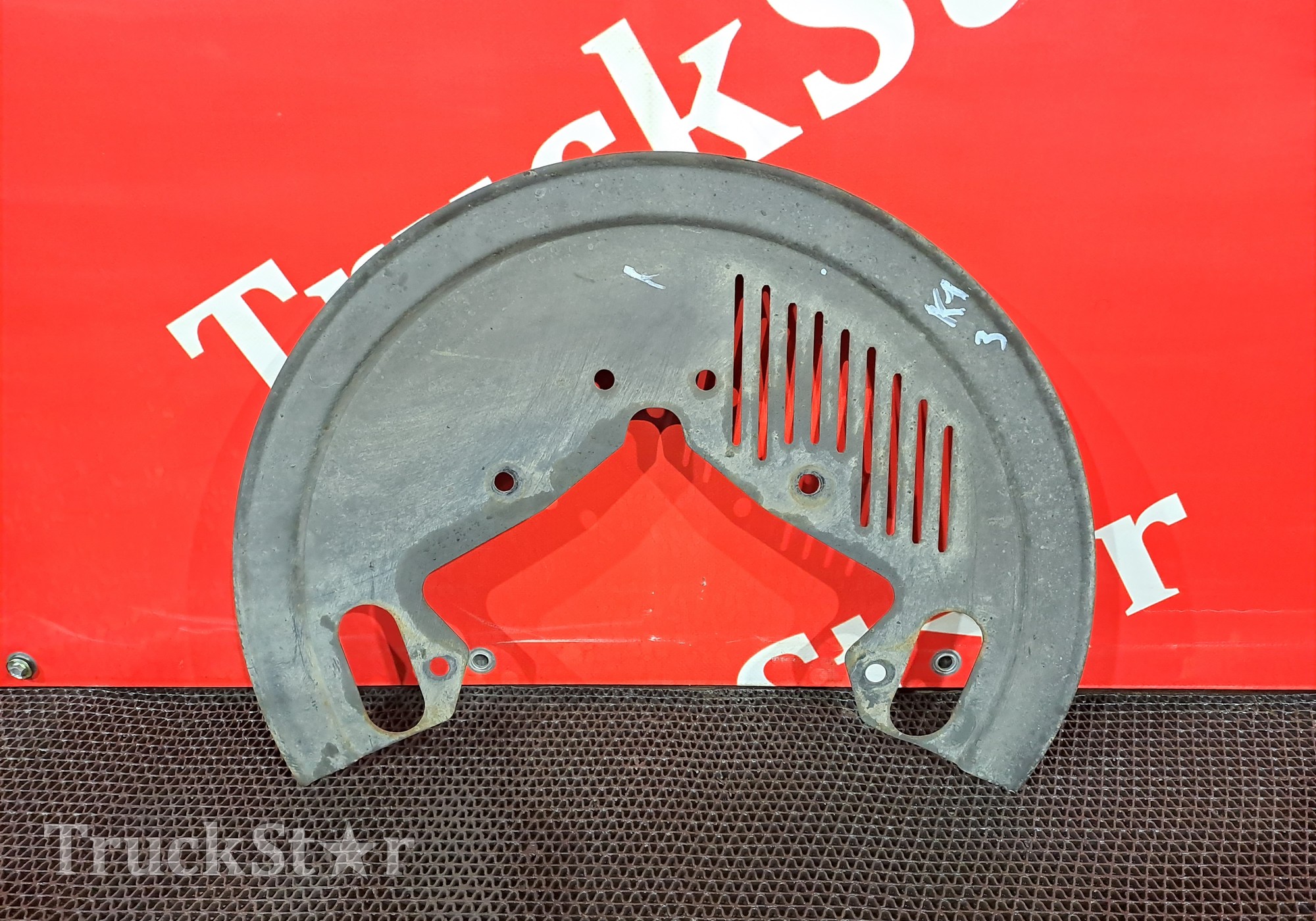 A9444230720 Пыльник тормозного диска правый для Mercedes-Benz