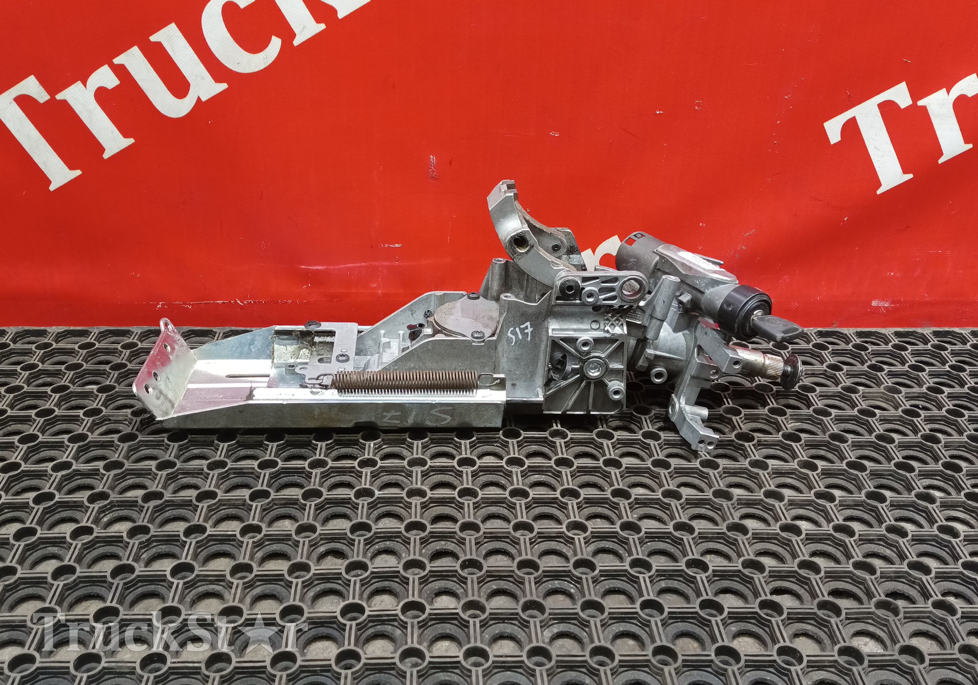1767619 Колонка рулевая в сборе с замком зажигания и ключом для Scania