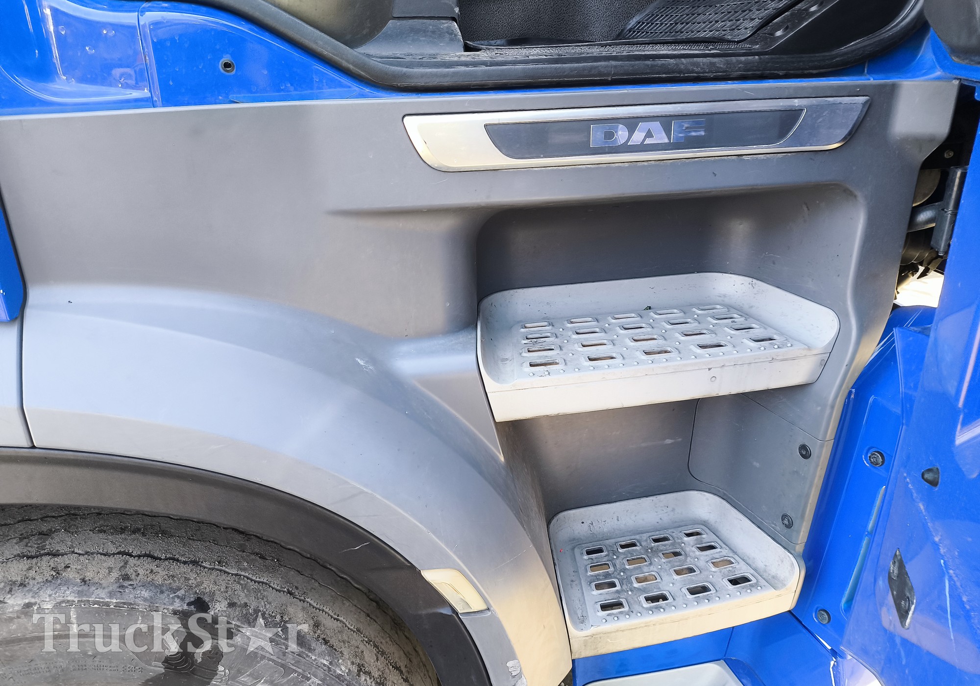1835024 Корпус подножек правый 2018г. для Daf XF106 (с 2012)