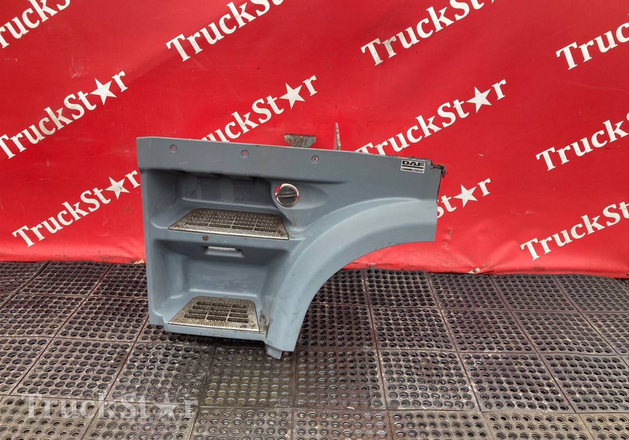 1836304 Корпус подножек левый для Daf XF95
