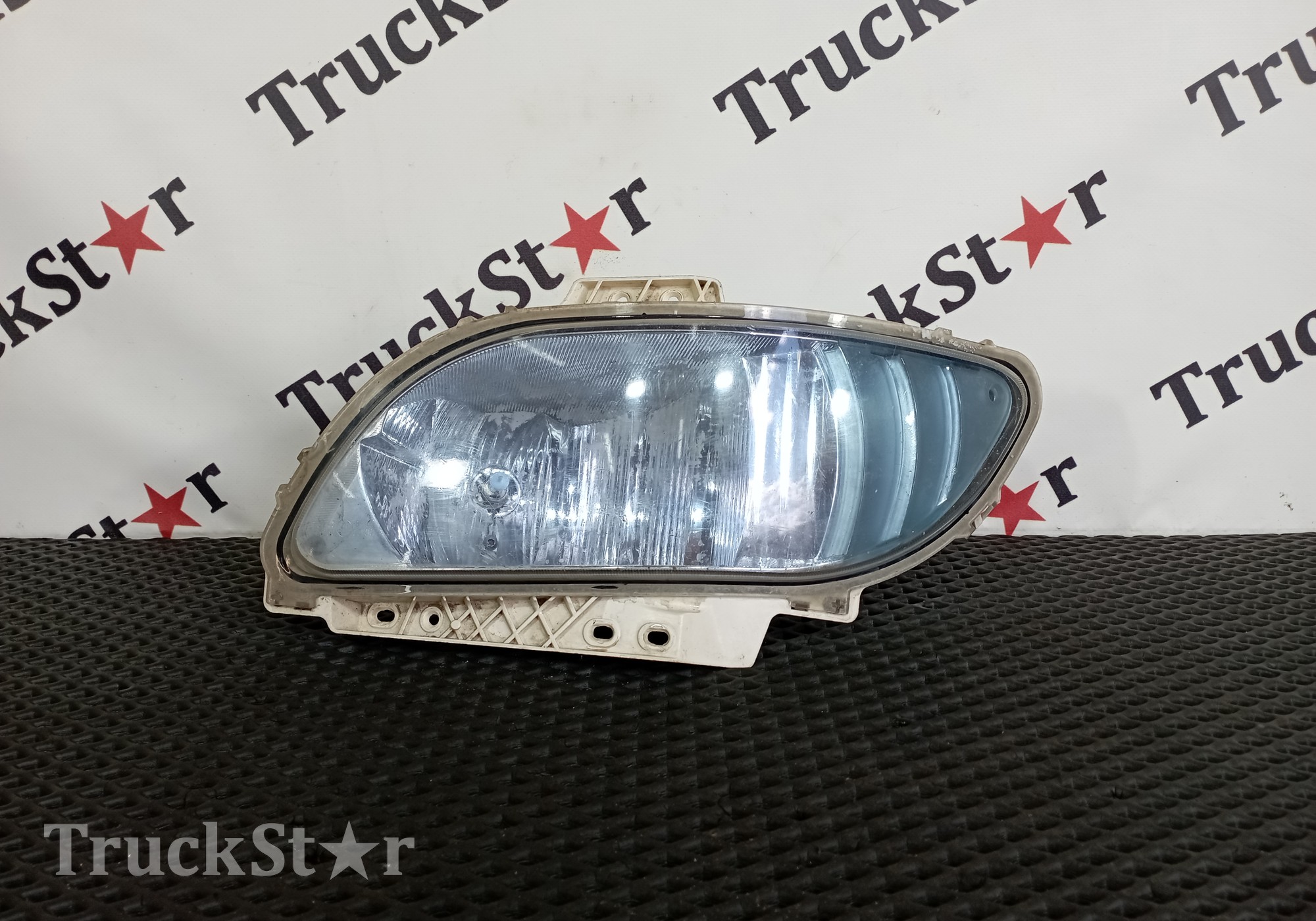 2032701 Фара противотуманная левая 2018г. для Daf XF106 (с 2012)