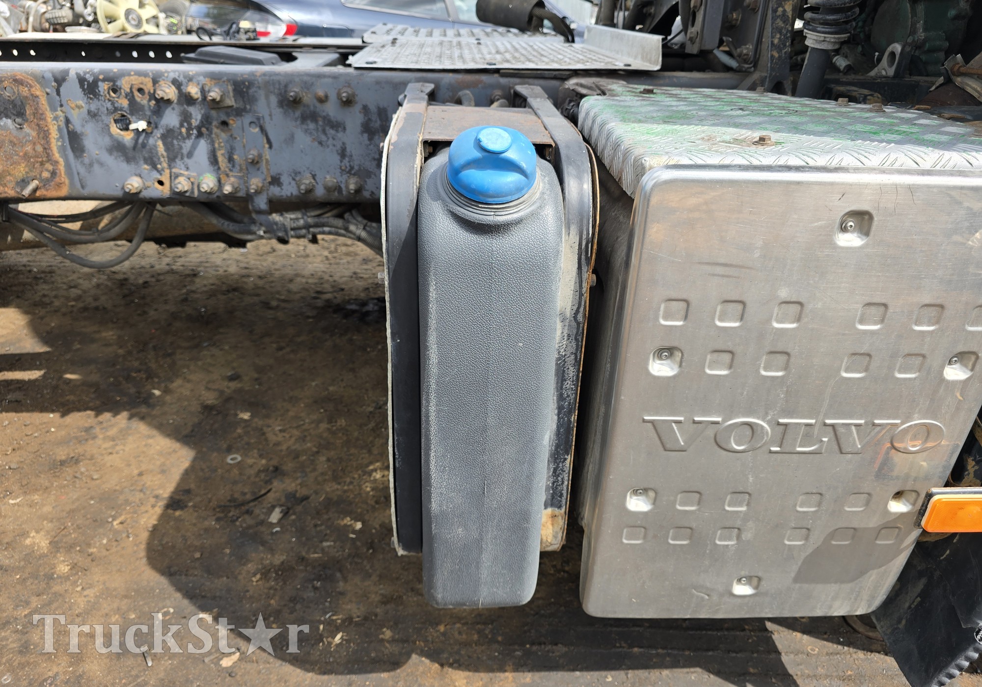 21134658 Бак AdBlue в сборе для Volvo FH