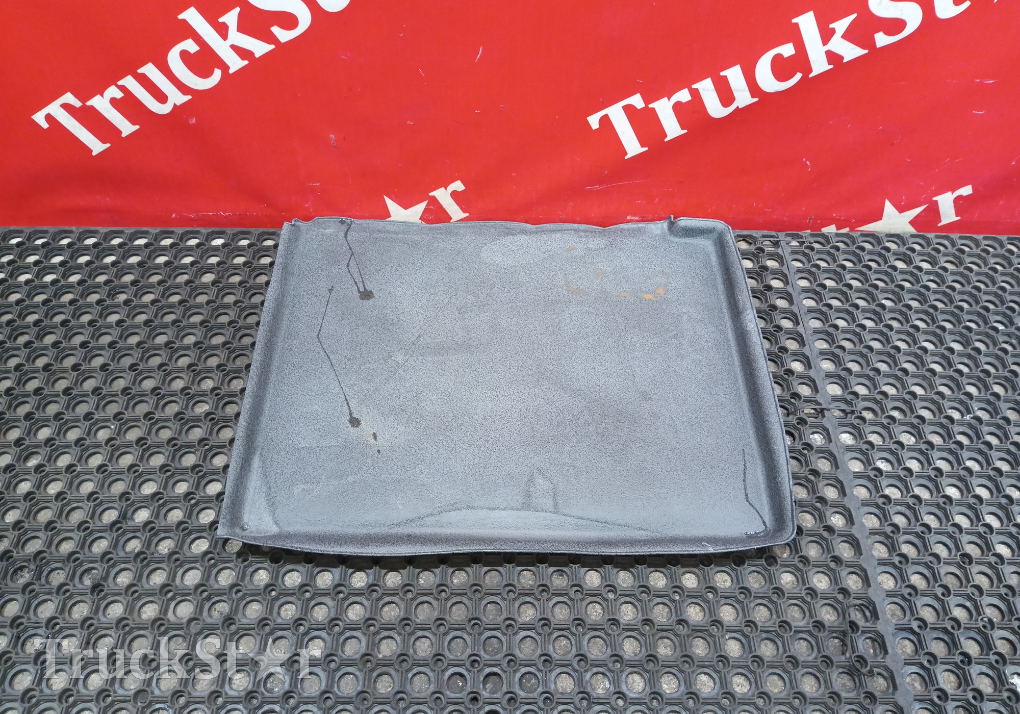 82289727 Напольное покрытие правое 2019г для Volvo FH 4 (с 2012)