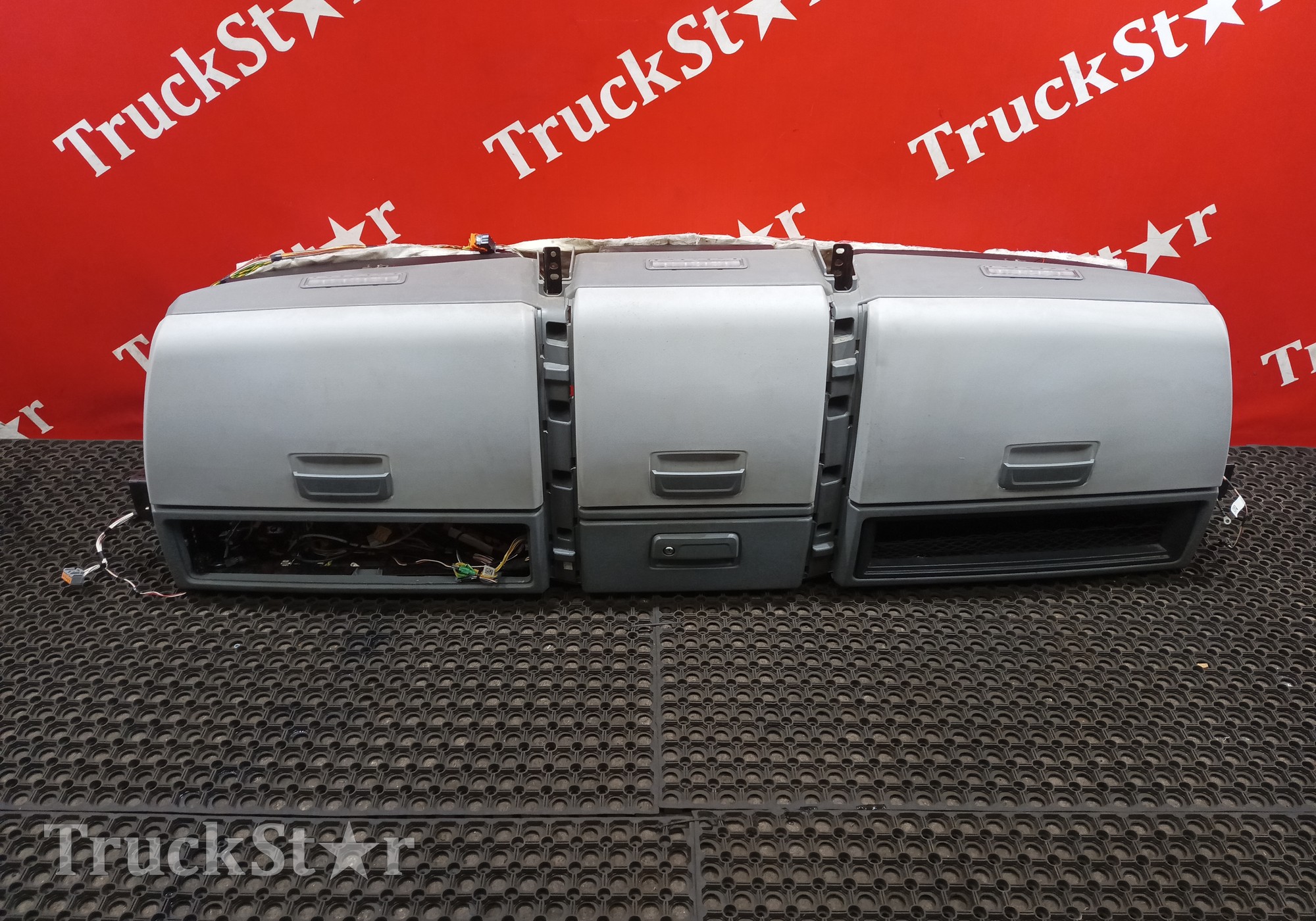 7423771015 Консоль салона кабины верхняя 2020г. для Renault T (с 2013)