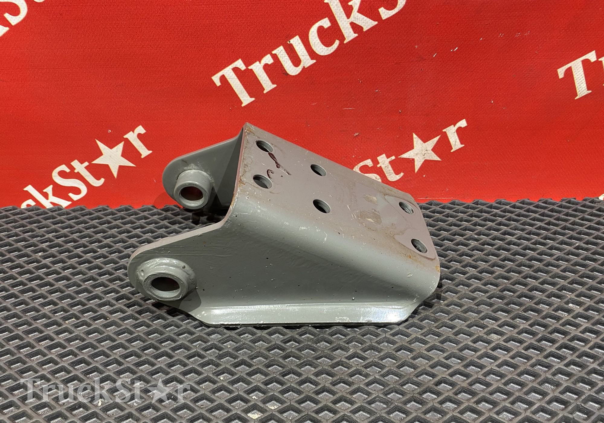 WG9925688102 Кронштейн амортизатора заднего 2023г для Sinotruk Sitrak C7H MAX