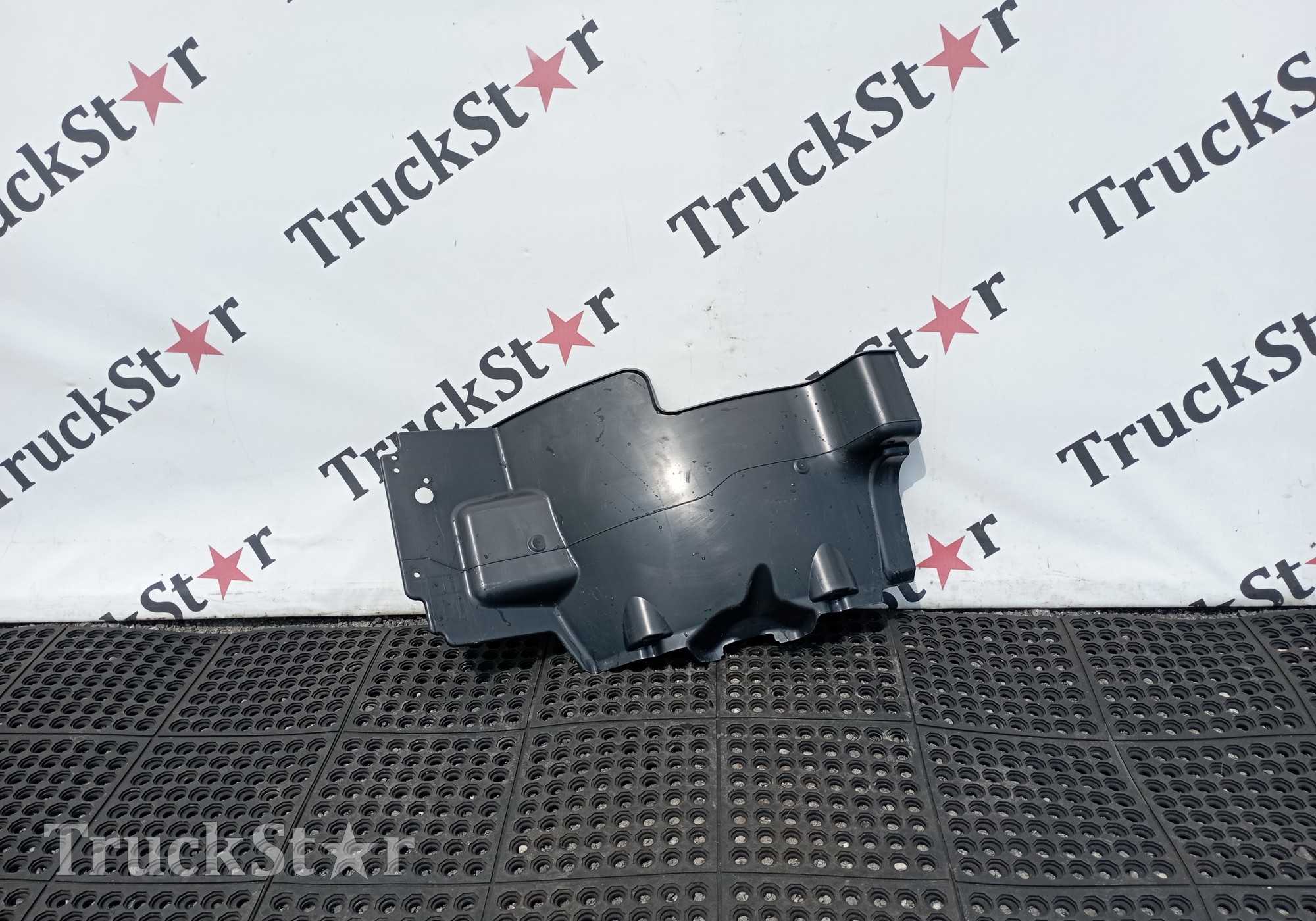 1994953 Крыло переднее правое 2018г. для Daf XF106 (с 2012)