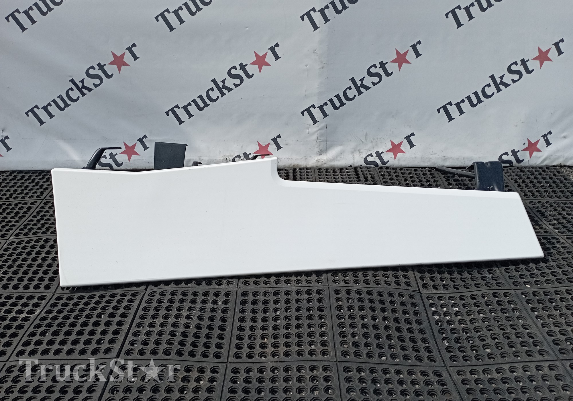 7482280996 Спойлер кабины боковой левый 2020г. для Renault T (с 2013)